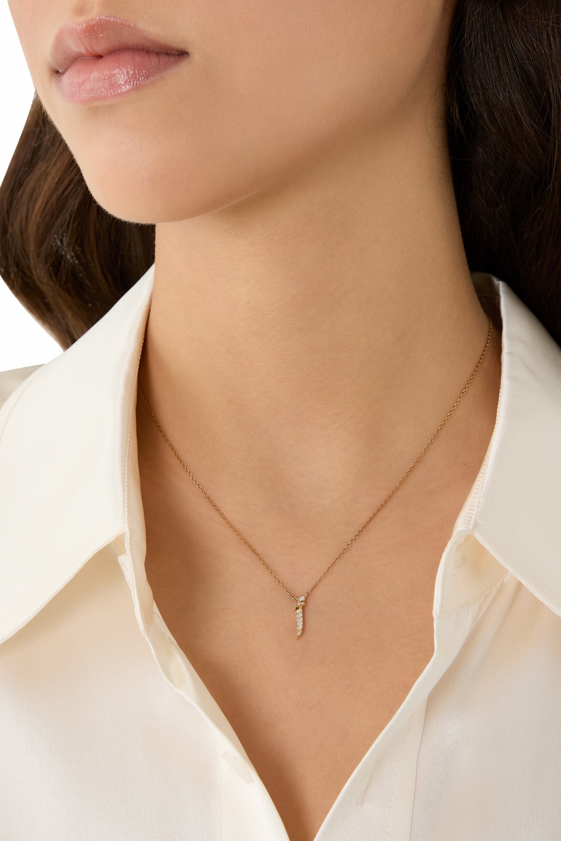 قلادة اولا بسلسلة بدلاية بتصميم حرف أ مزينة بالماس، ذهب أصفر عيار 18