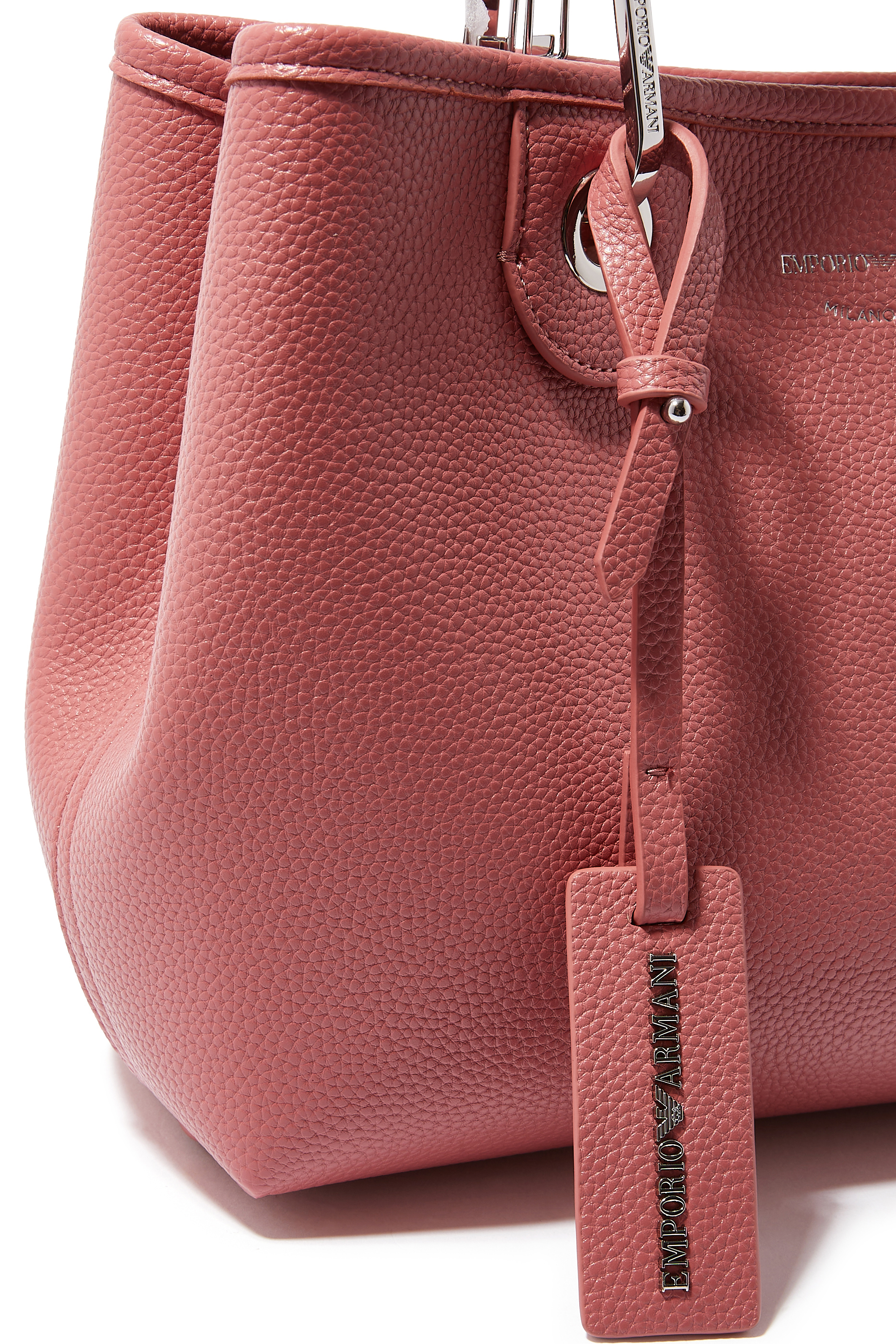 حقيبة صغيرة بطبعات بارزة بشعار الماركة