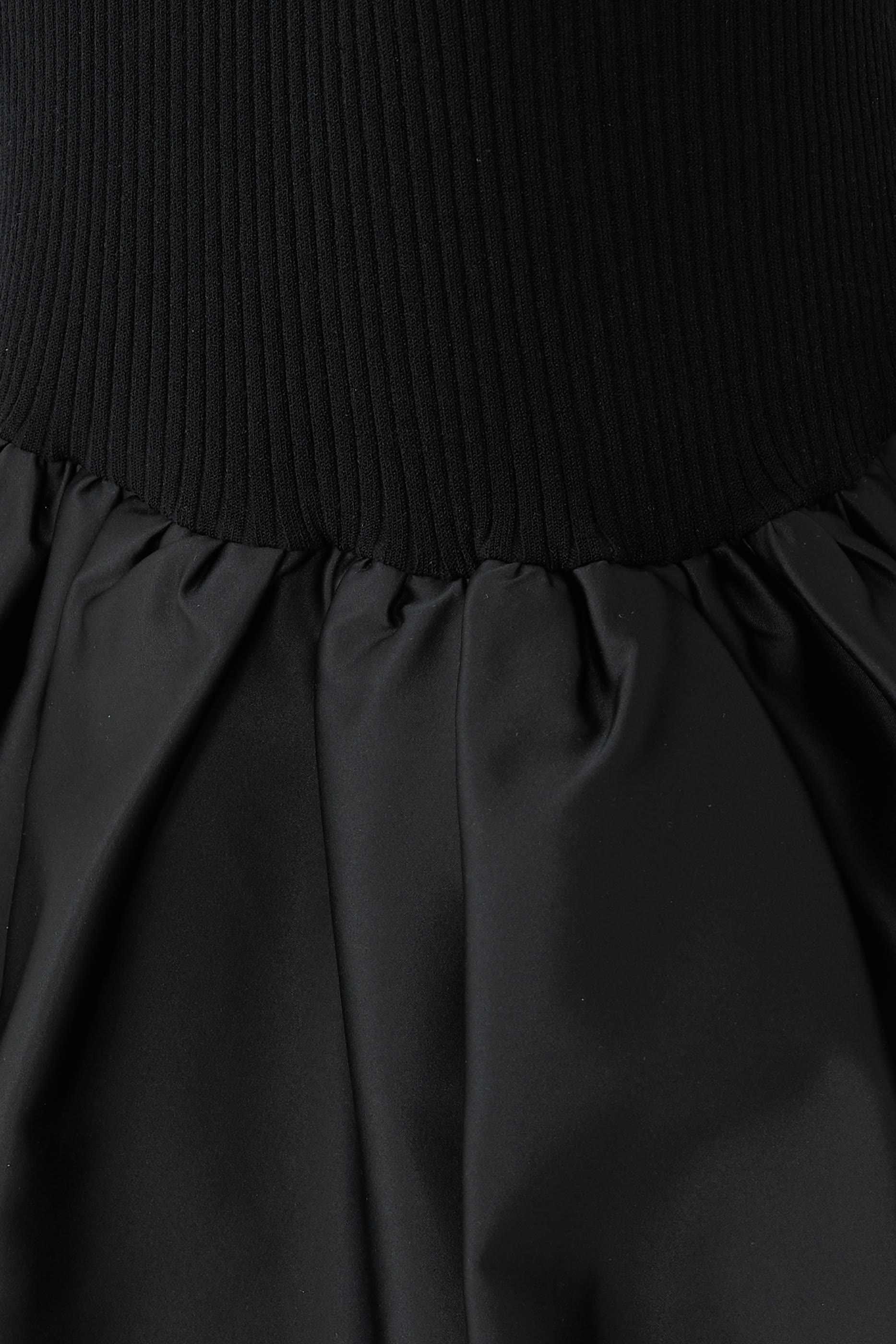 فستان طويل منسوج بفتحات