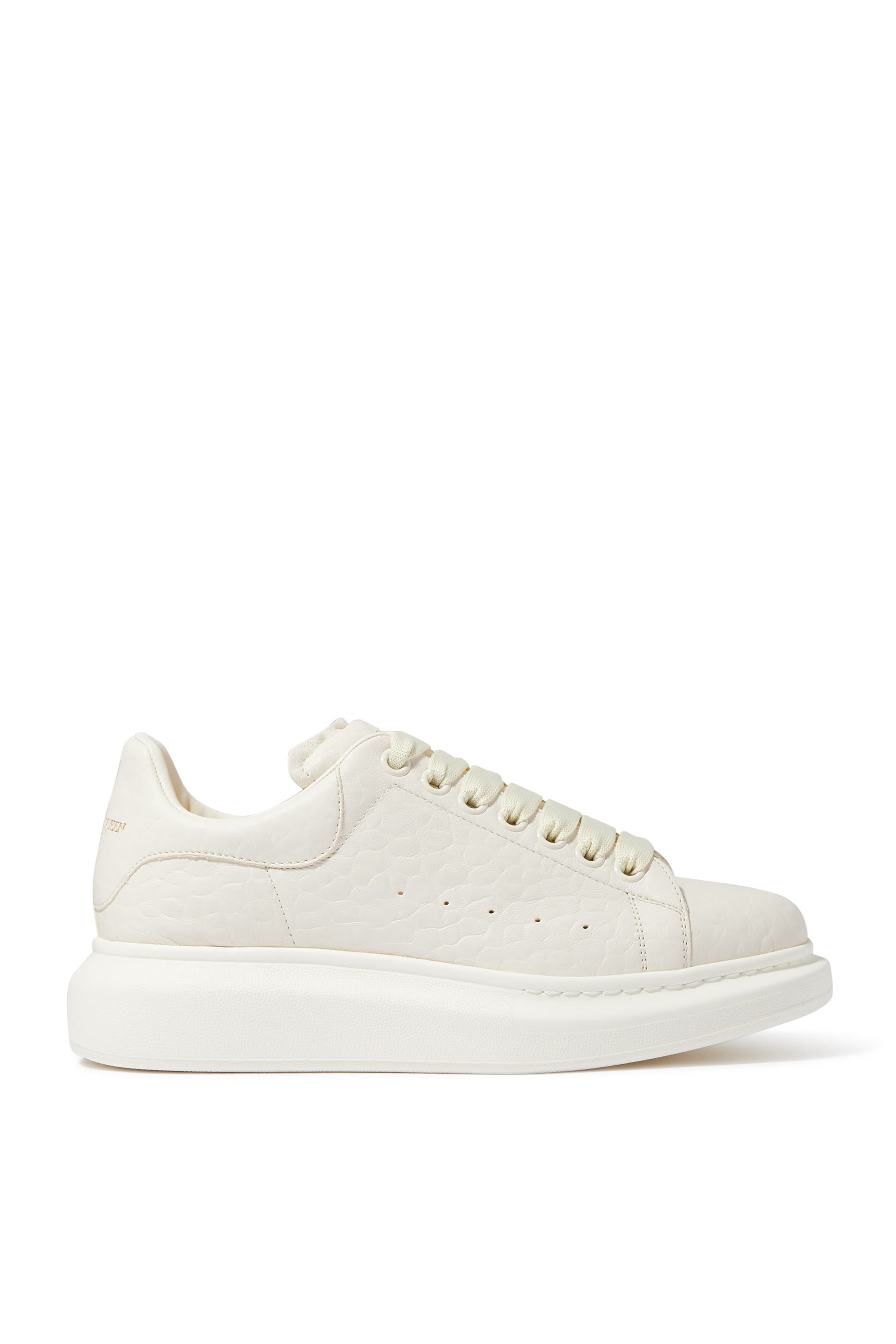 سنيكرز بنعل سميك