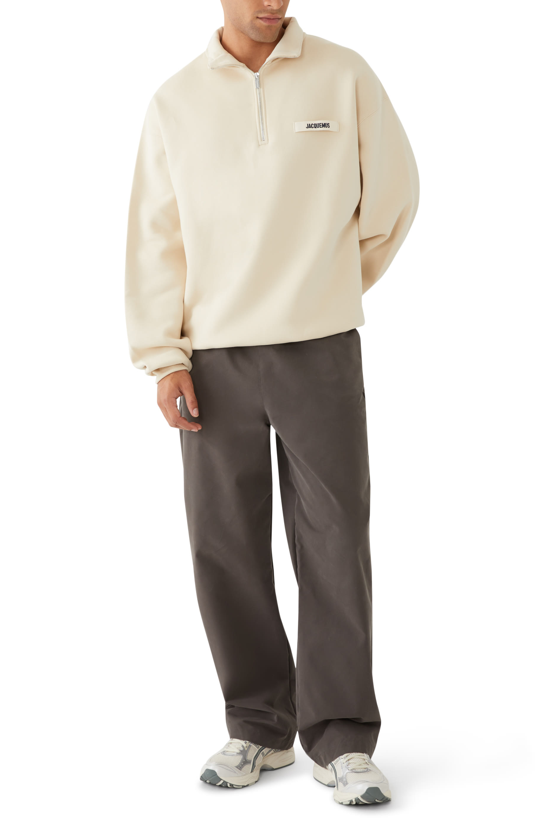 سويت شيرت بنصف سحاب وشعار الماركة