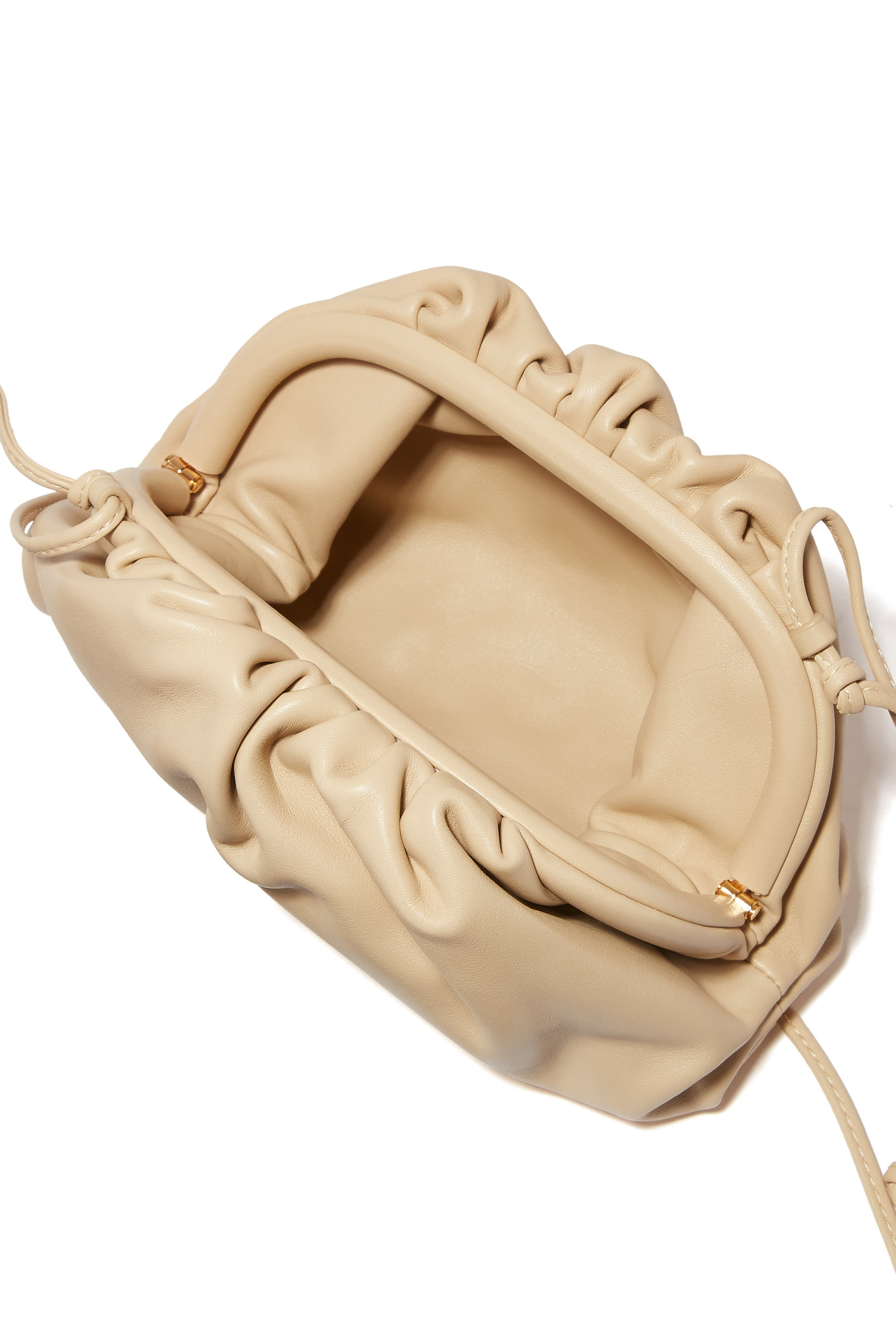 حقيبة صغيرة جلد