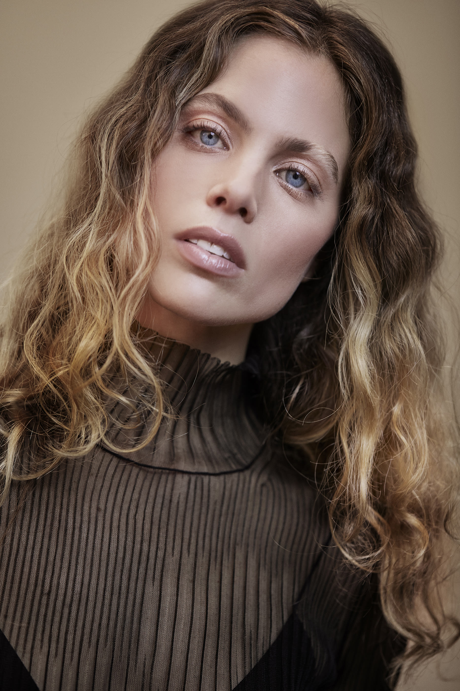 قناع مركز لتغذية الشعر والعناية به