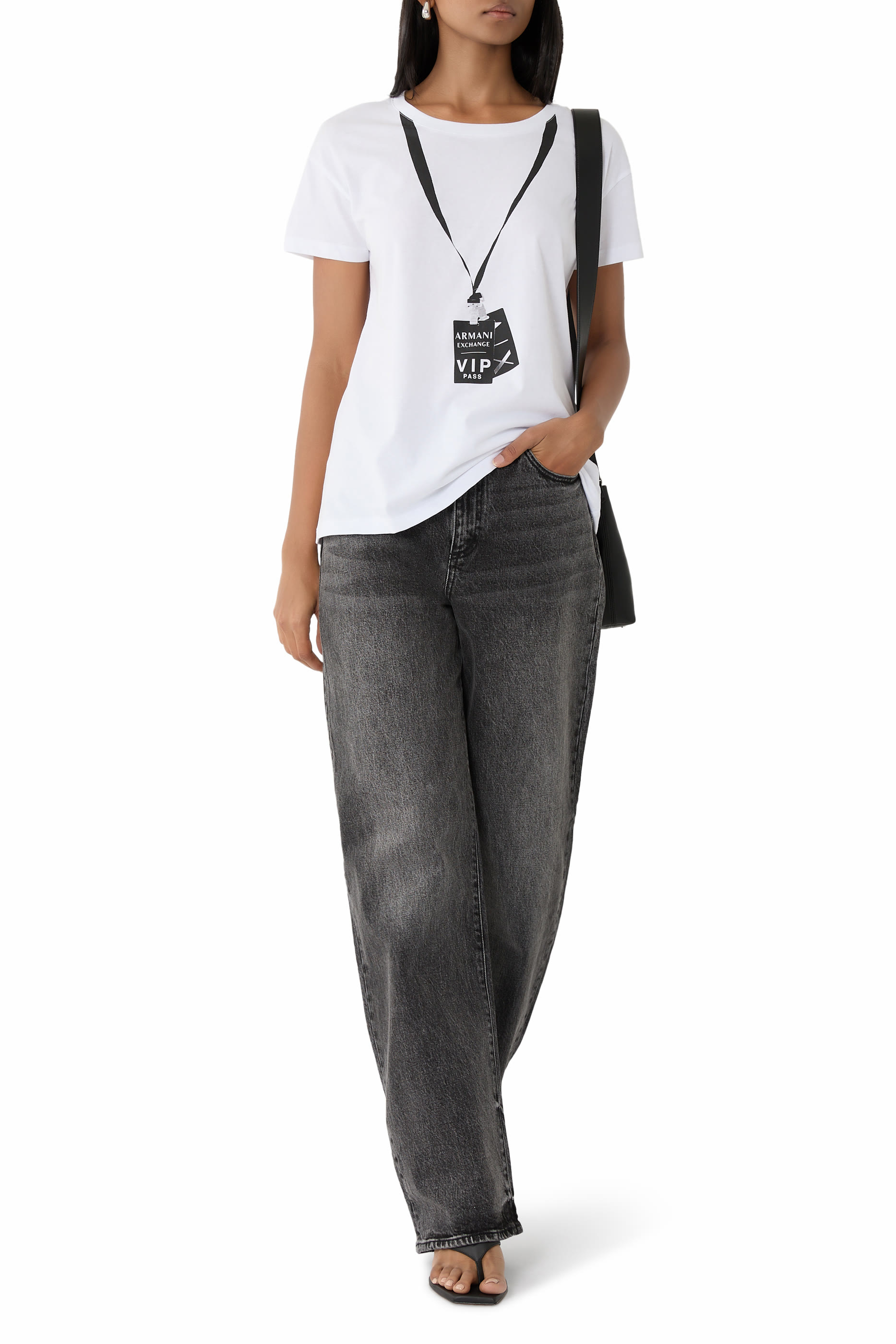 تيشيرت بأكمام قصيرة