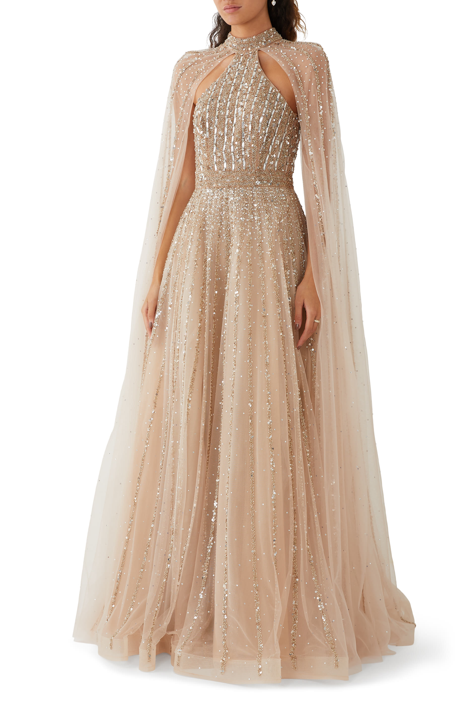 فستان سهرة بأكمام كاب