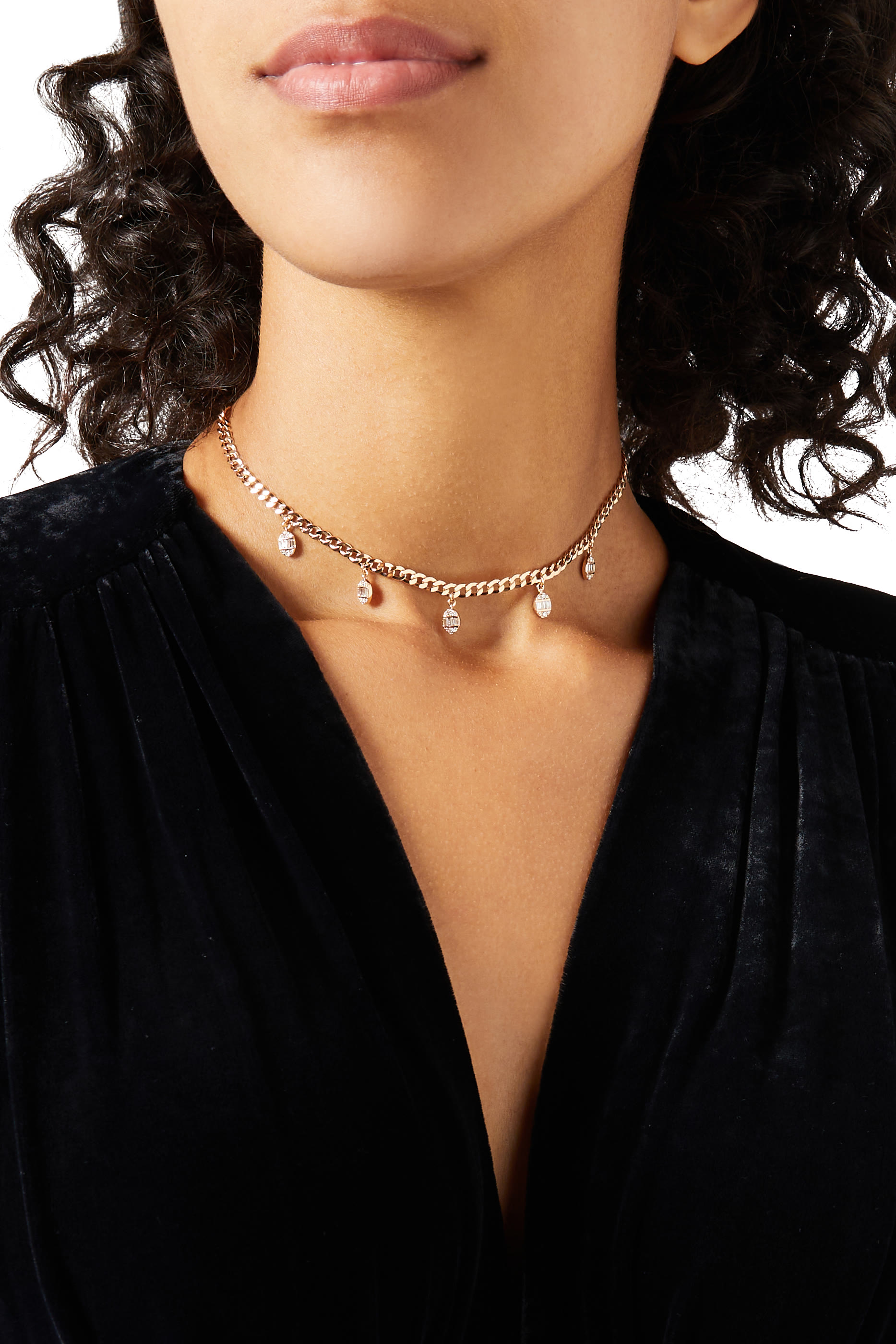 قلادة قوة بخمسة دلايات بيضاوية الشكل مرصعة بالماس، ذهب وردي عيار 18