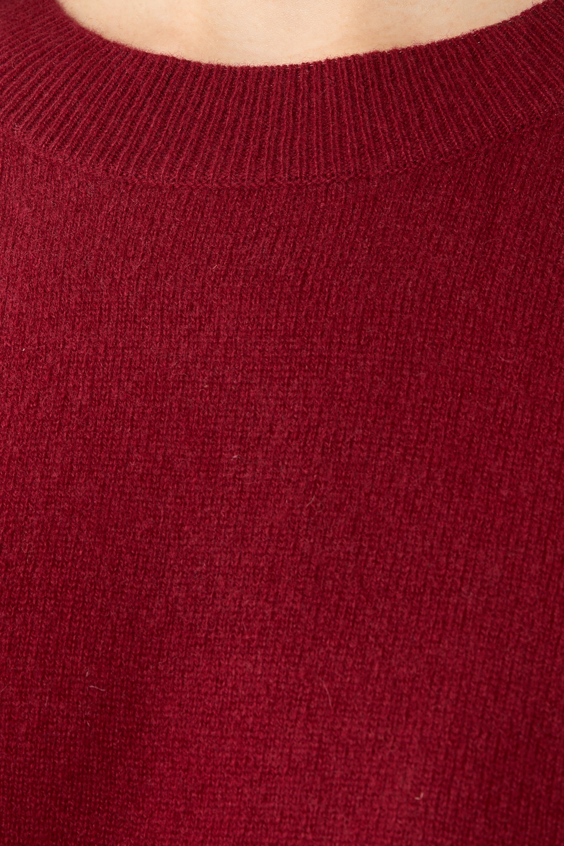 بلوزة لوكا بلا أكمام بياقة ضيقة