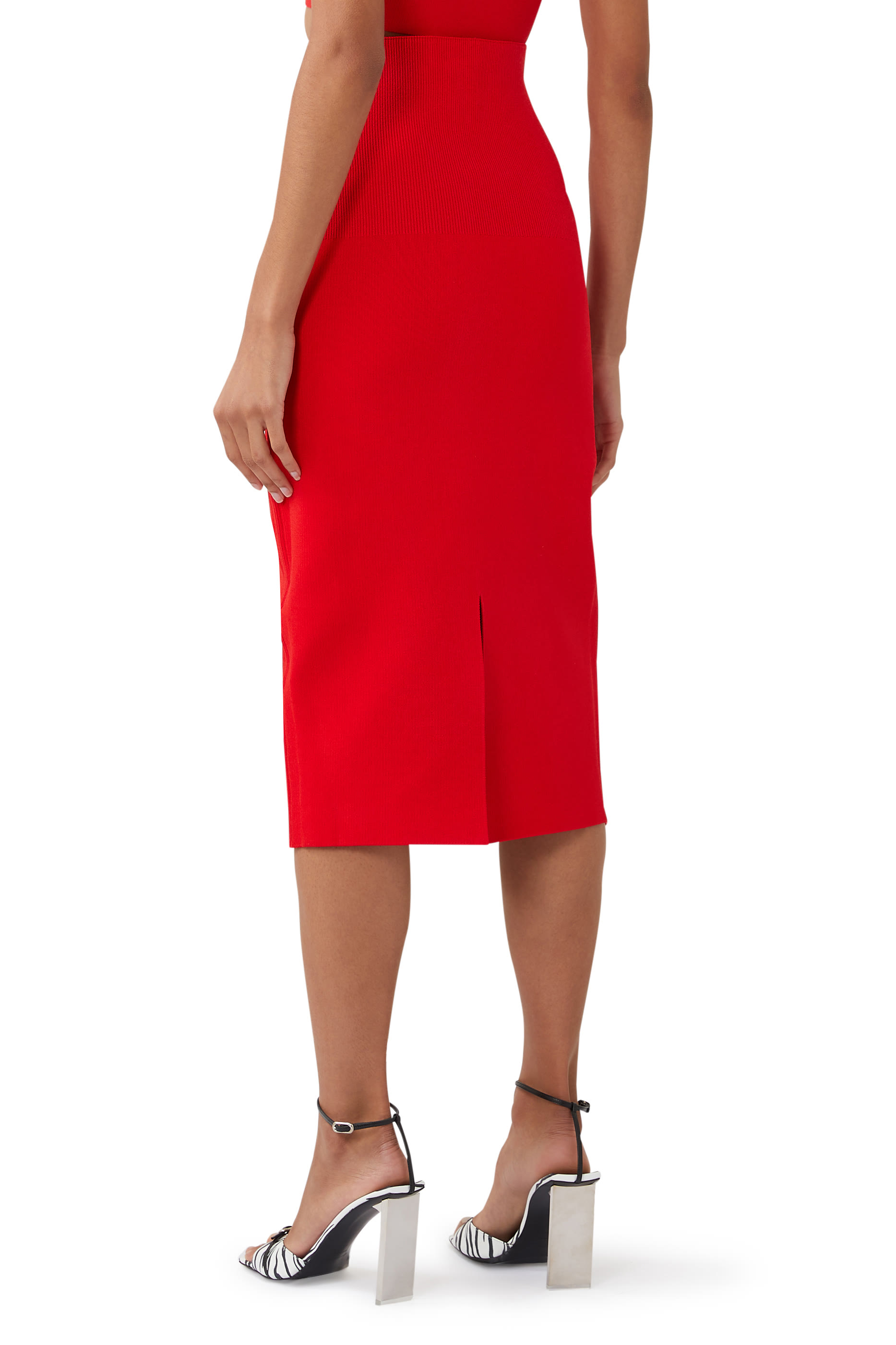 تنورة فيكتوريا بيكهام بقصة ضيقة