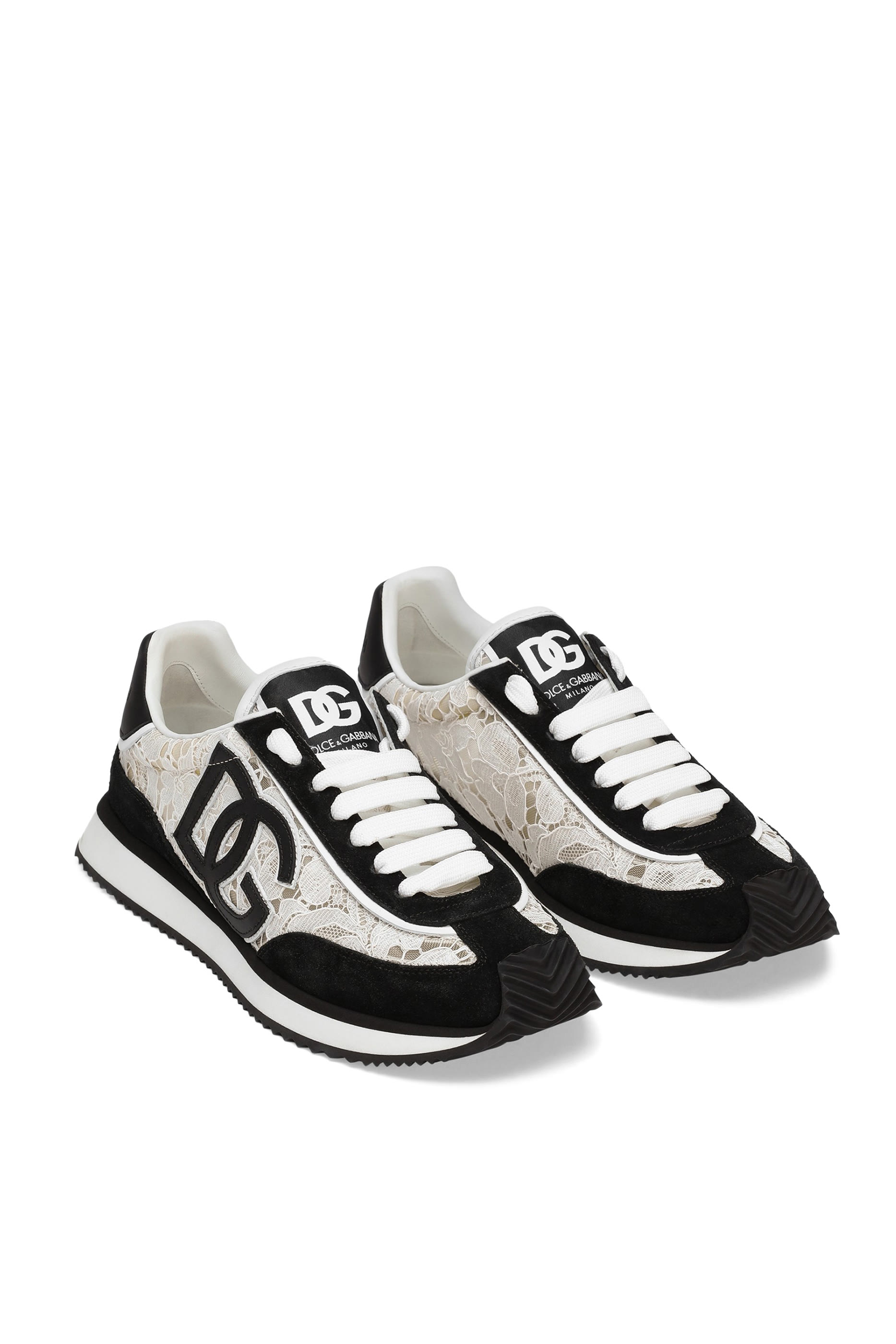 سنيكرز كوشن بحرفي شعار الماركة دانتيل