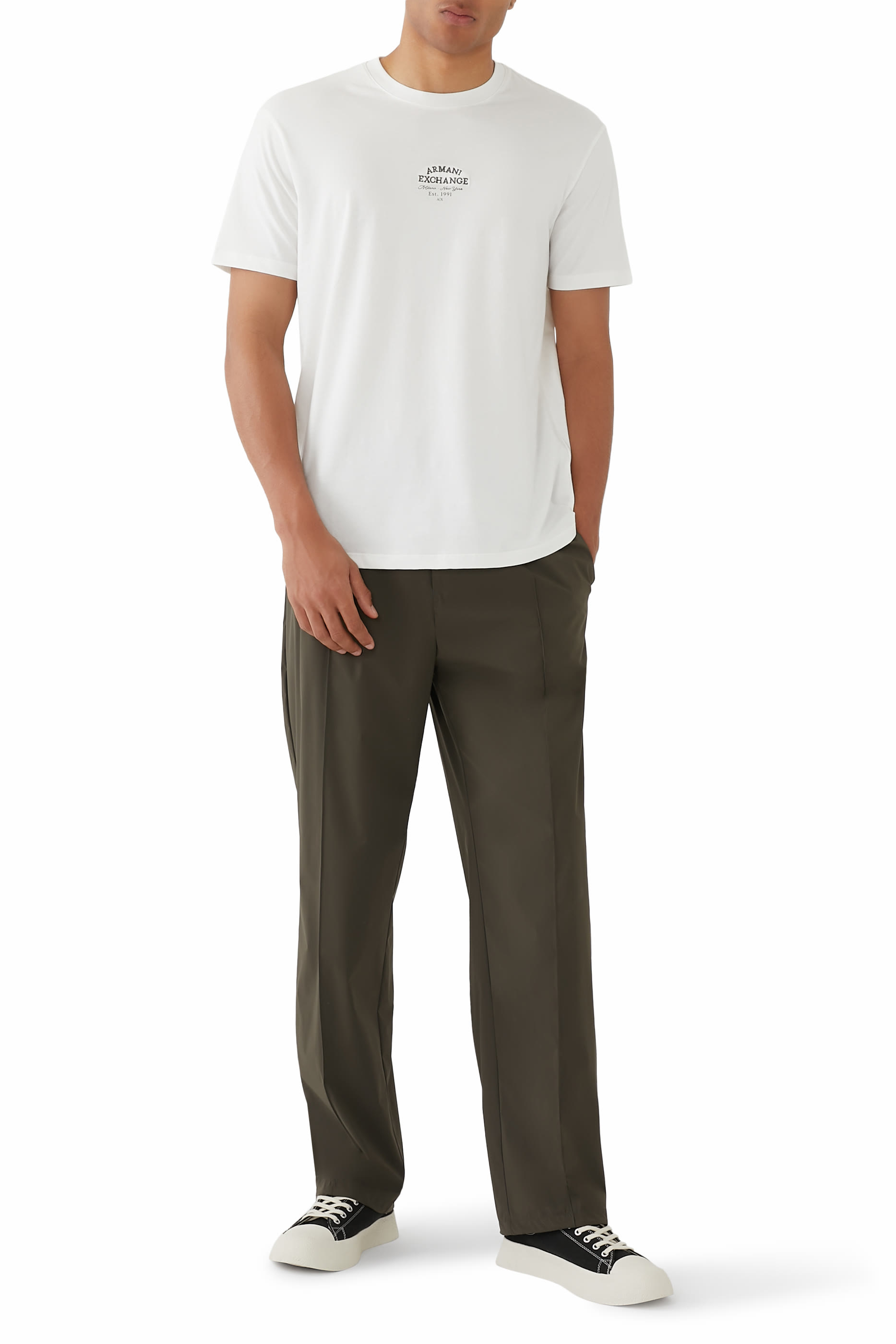 تيشيرت بقصة عادية مزين بشعار الماركة قطن