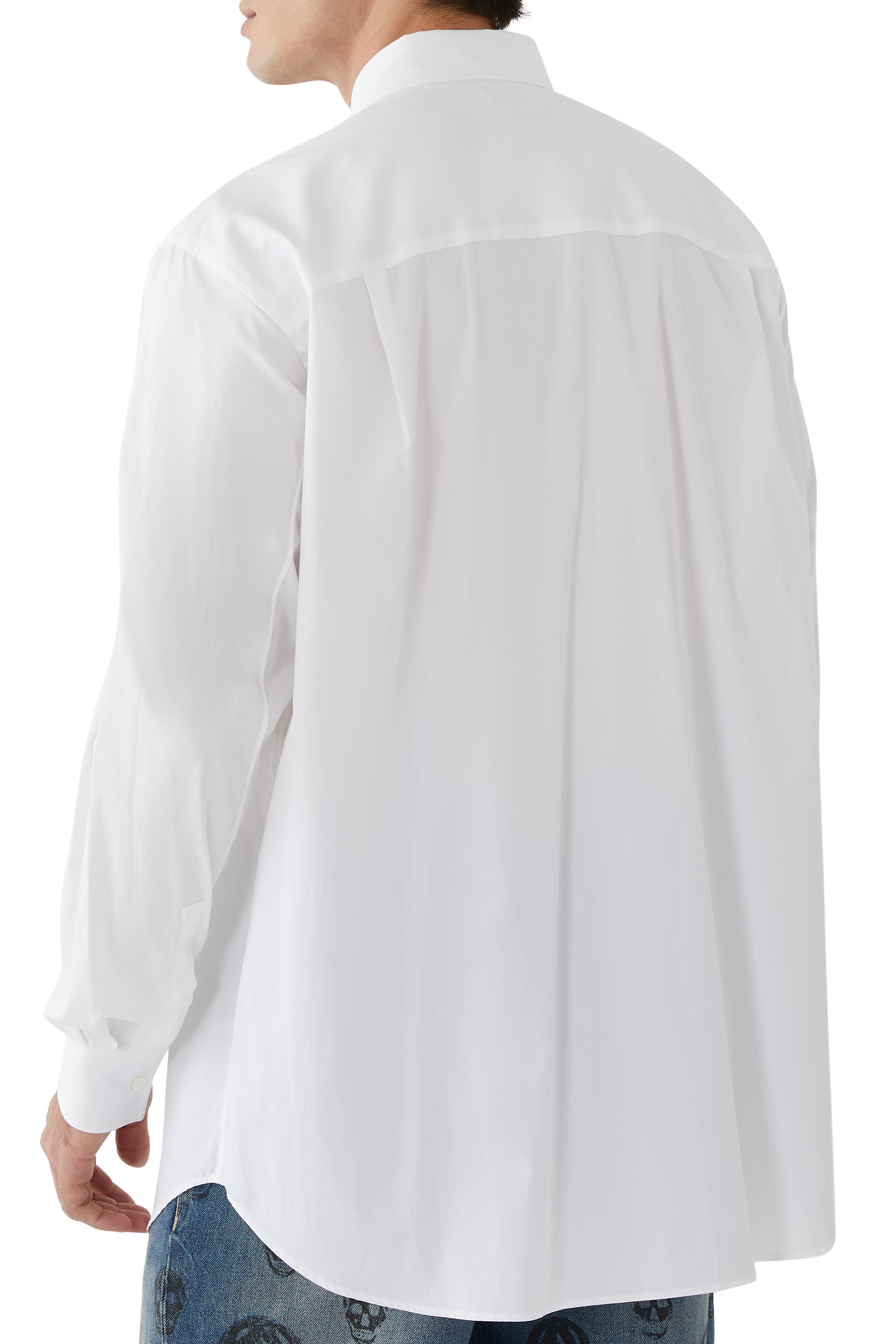 قميص بسلسلة وحلية بتصميم قضيب