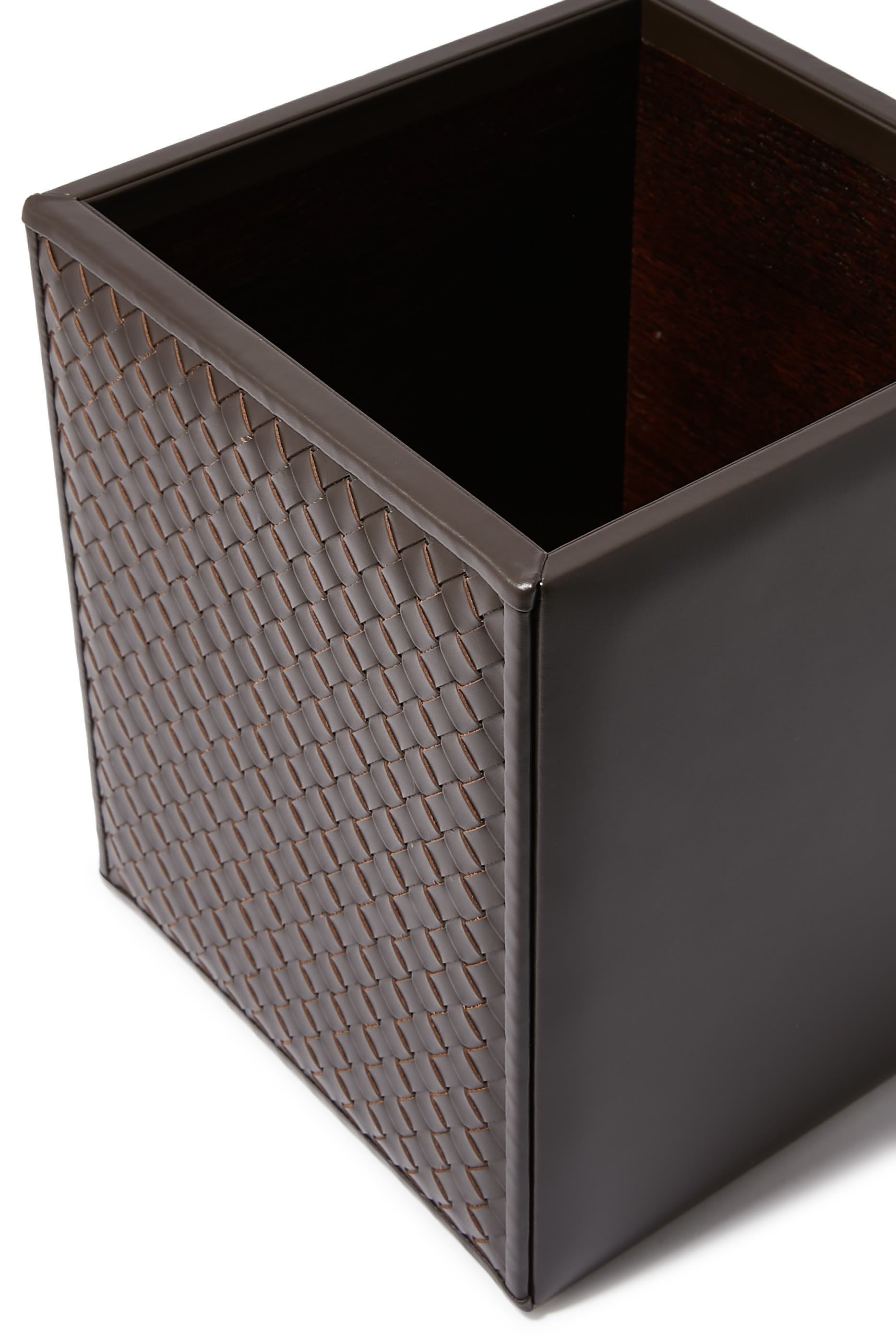 حاوية نفايات إيفو