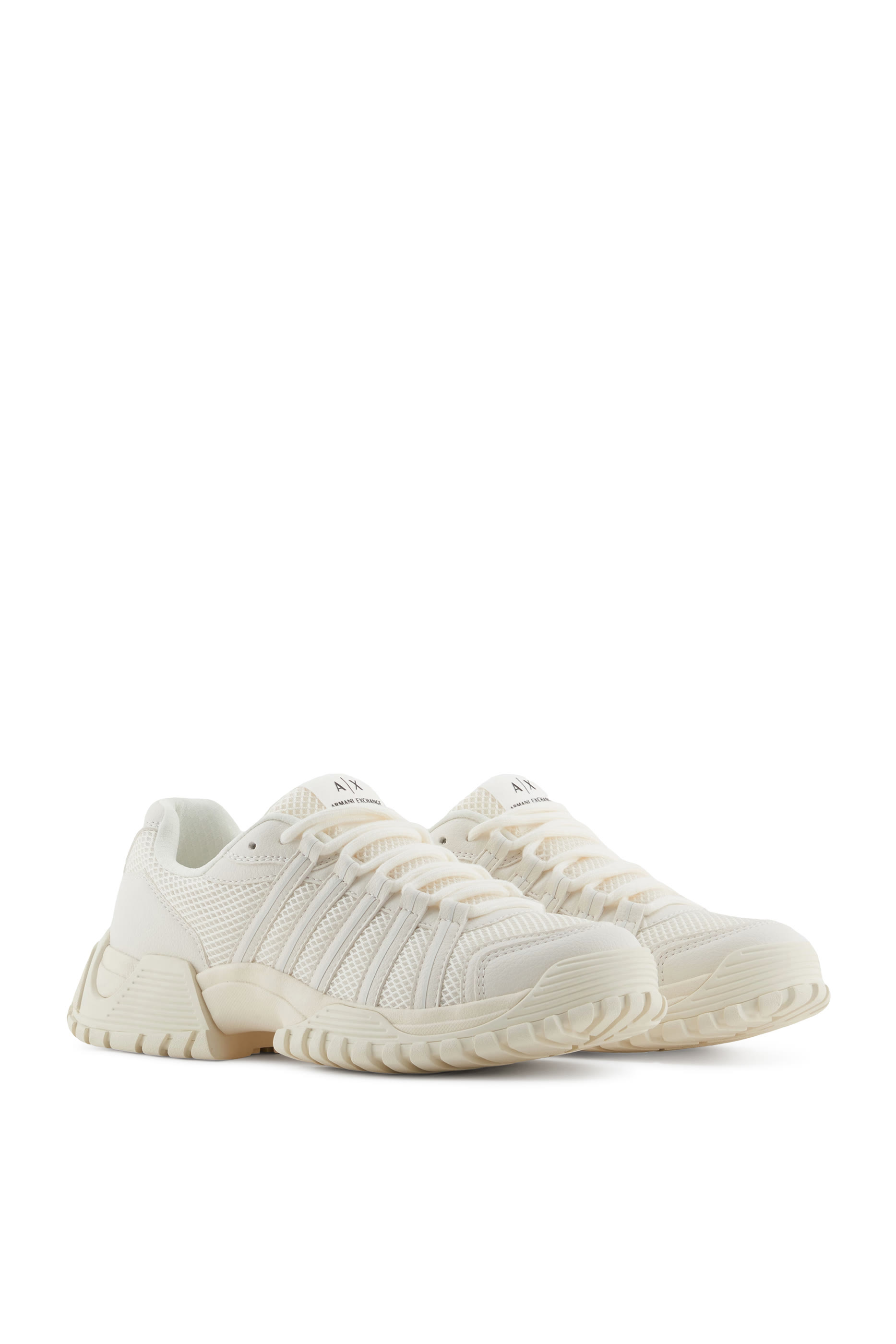 سنيكرز ليو بأربطة