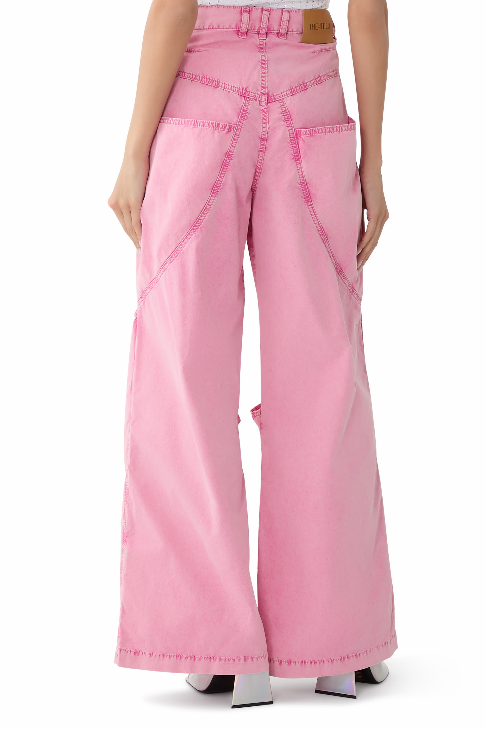 بنطال طويل بتطريز شعار الماركة