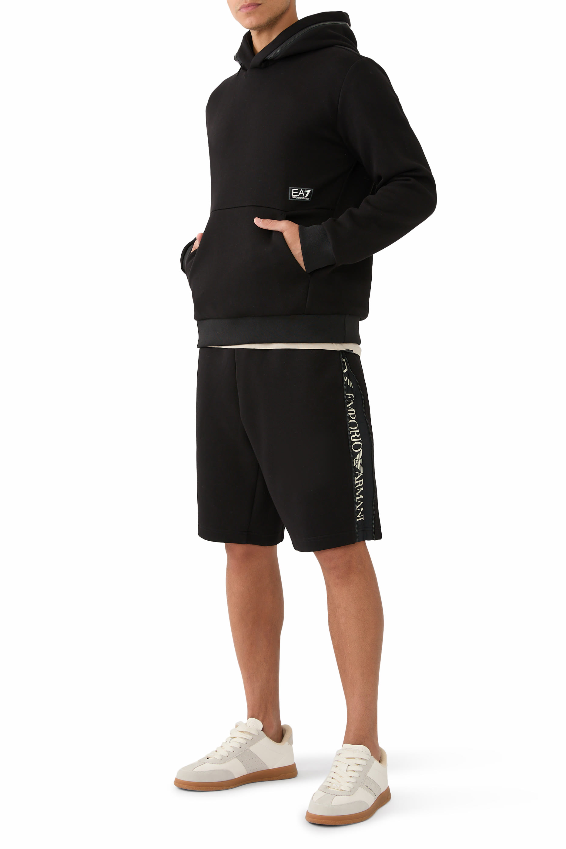 سويت شيرت بشعار الماركة