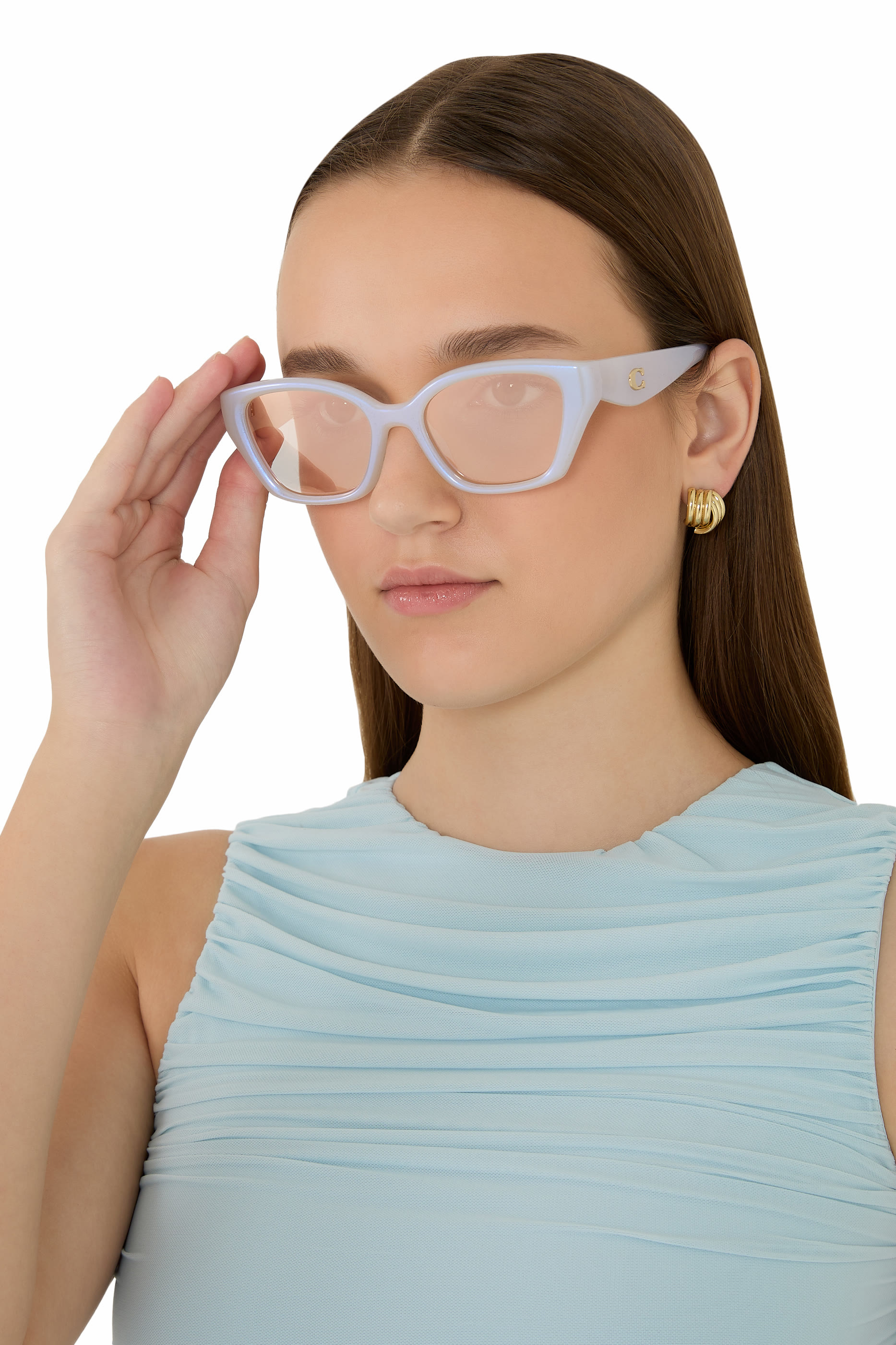 نظارة شمسية بإطار غير منتظم وشعار C منحوت على الذراعين