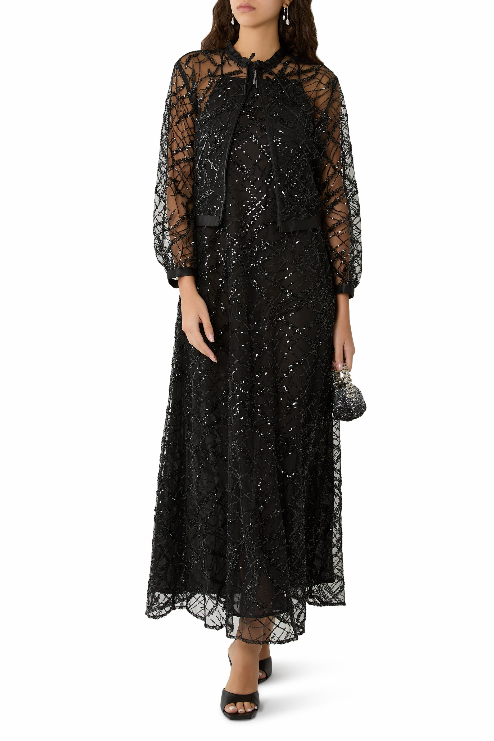 فستان طويل تول