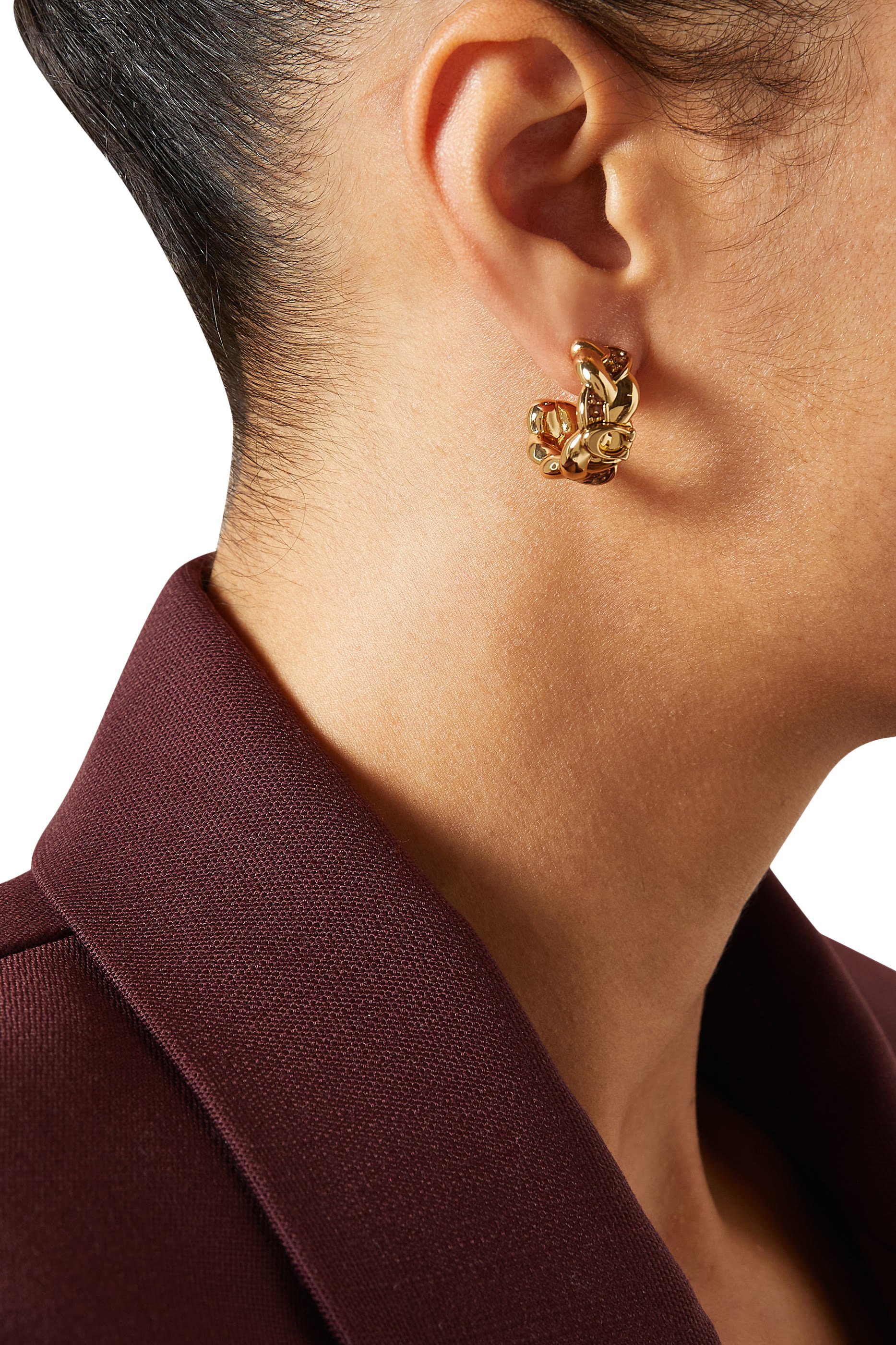 أقراط هاجي بشعار الماركة بتصميم مجدول