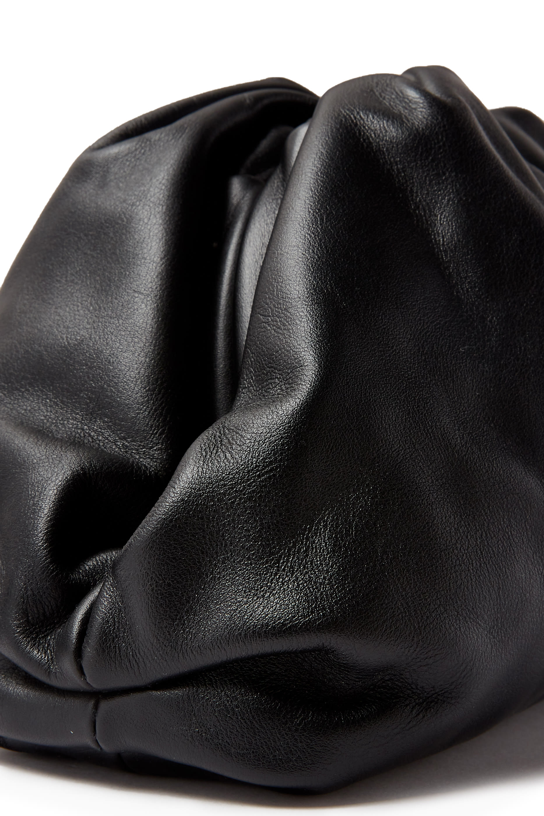 حقيبة صغيرة جلد