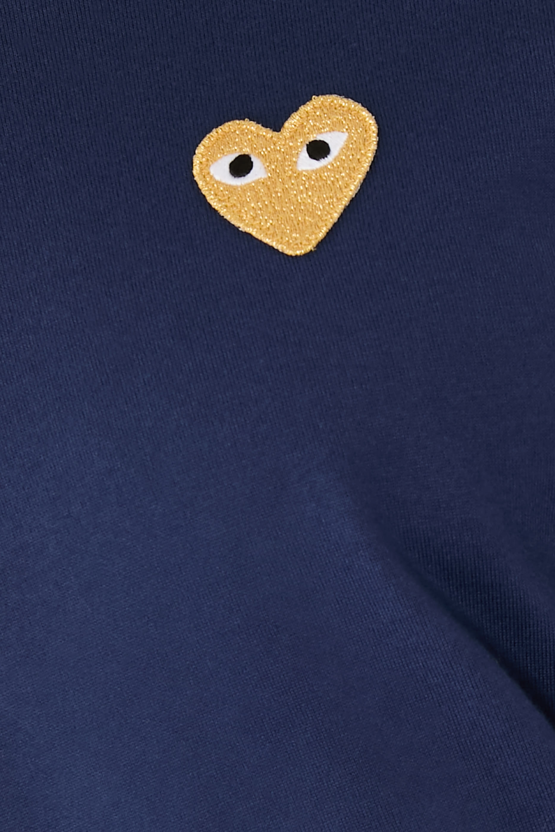 تيشيرت أساسي بشعار الماركة