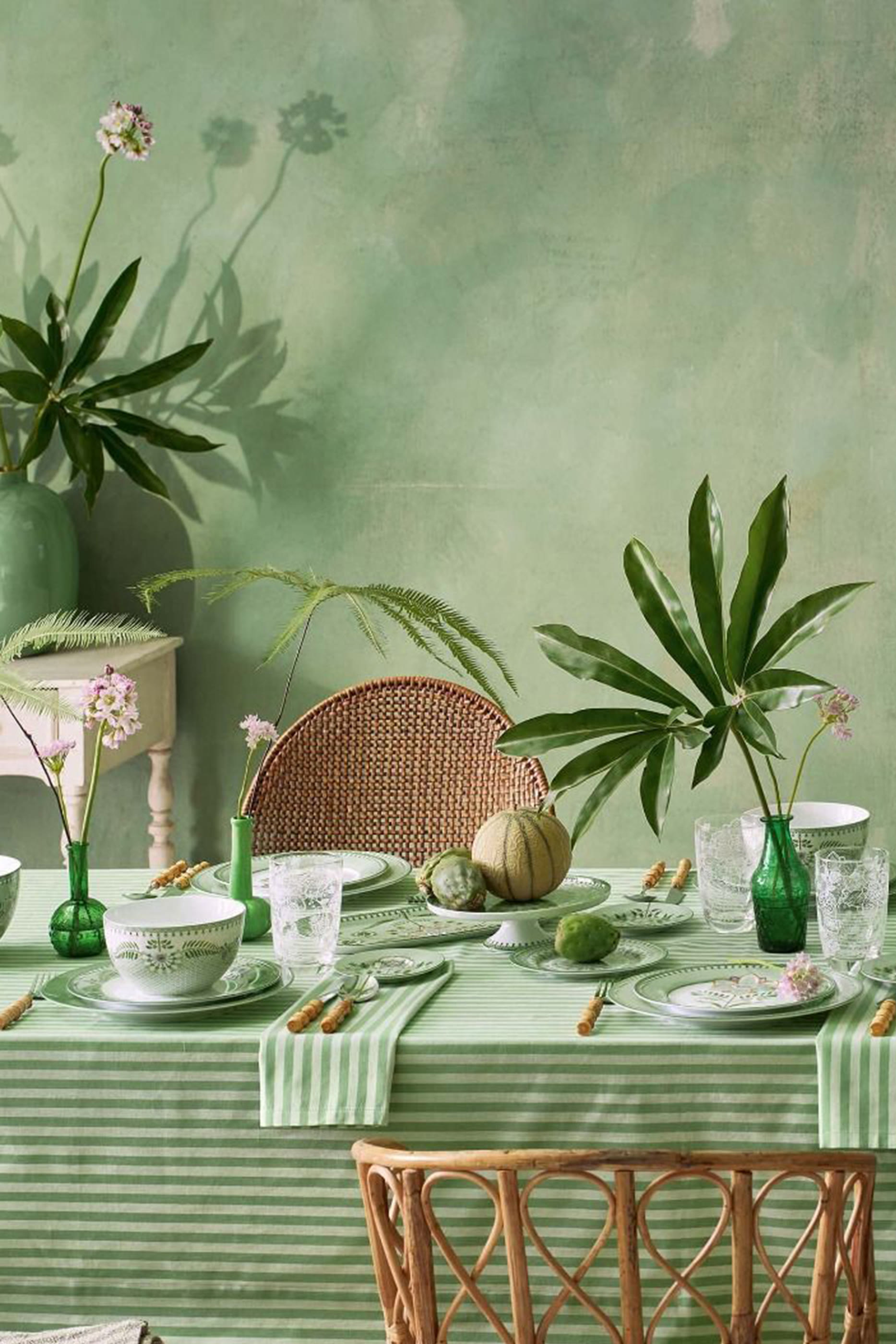 صينية كيك مون ديلايت صغيرة بنقشة ليلي اند لوتس