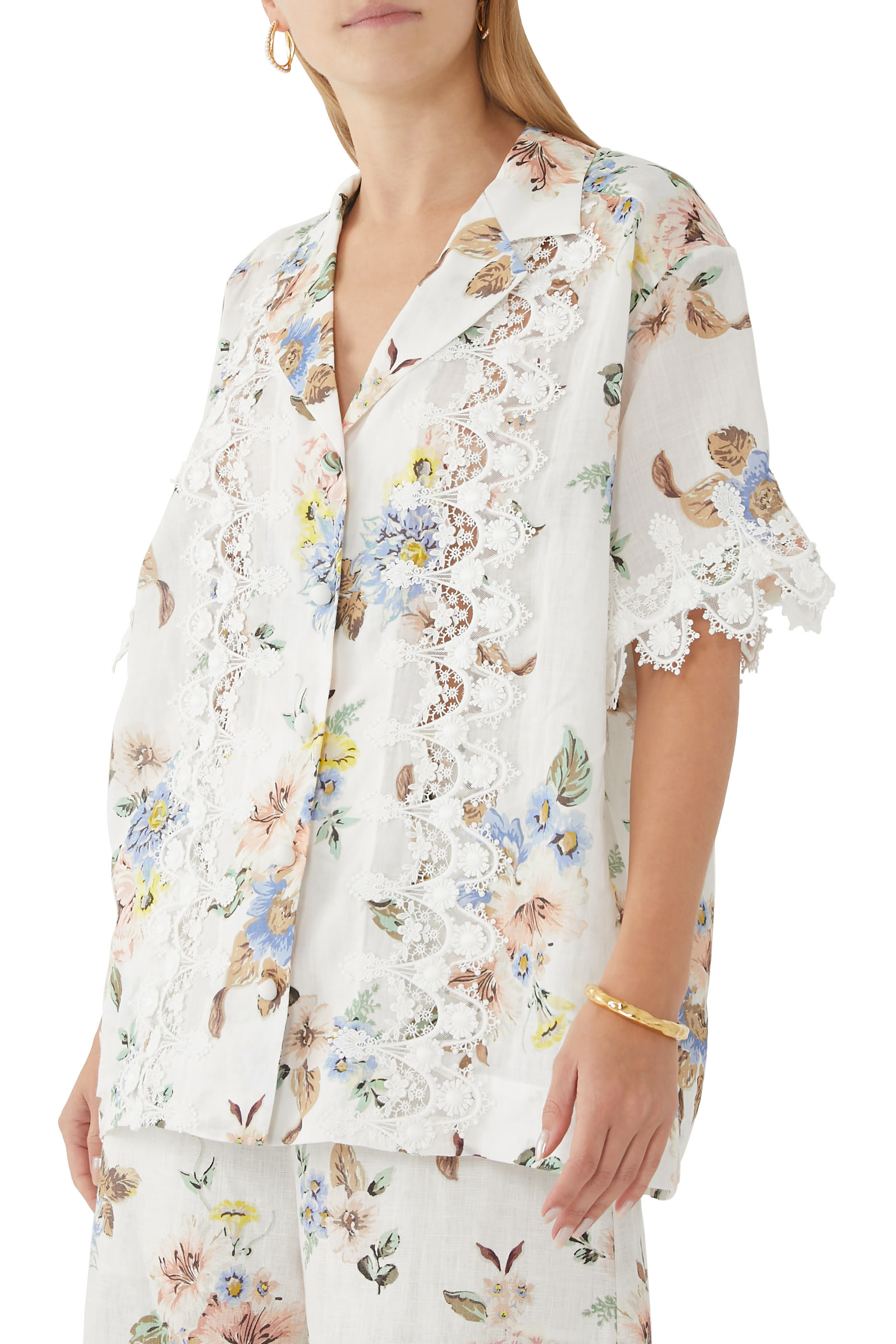 قميص بقصة واسعة وتطريزات