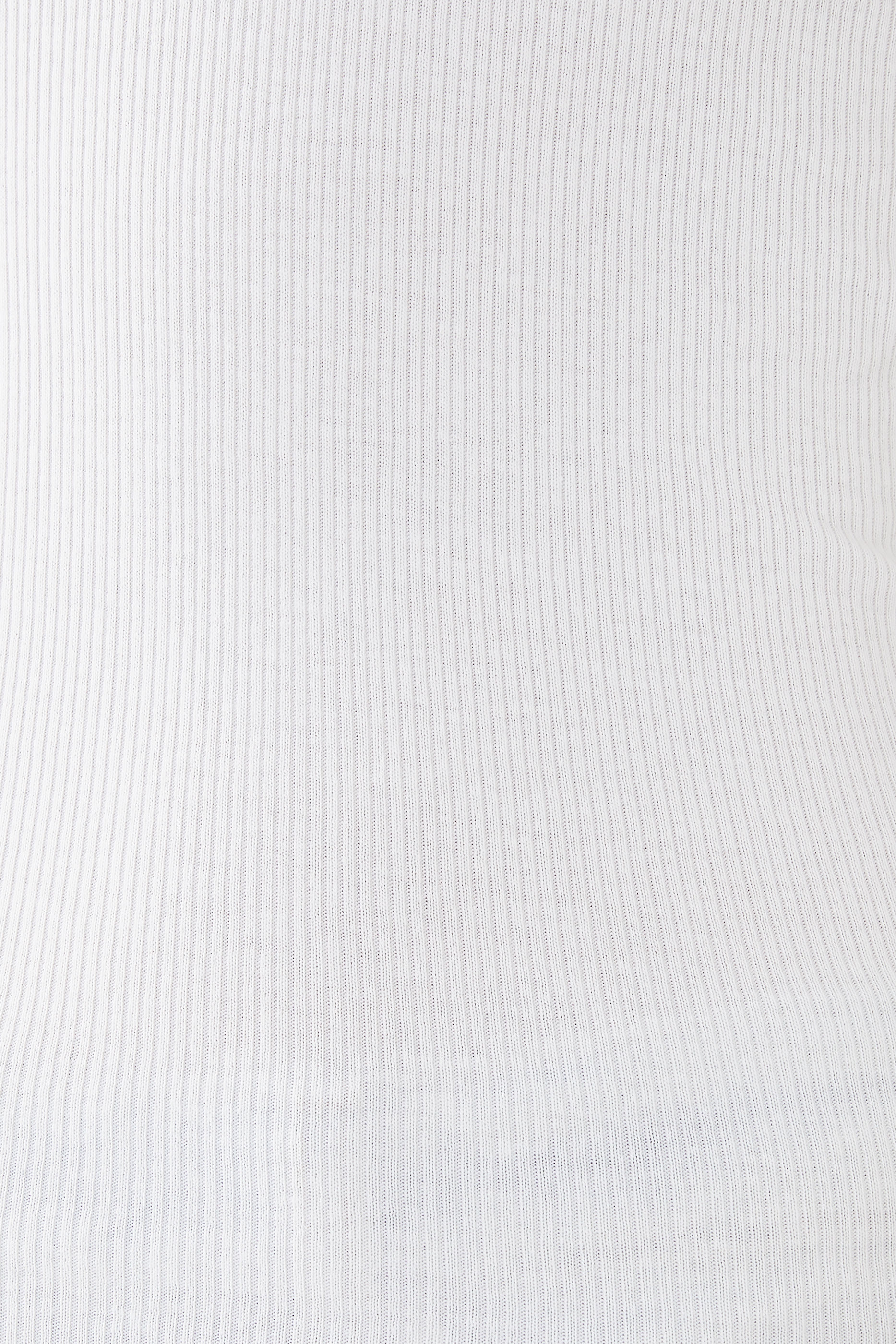 بلوزة مضلعة بلا أكمام