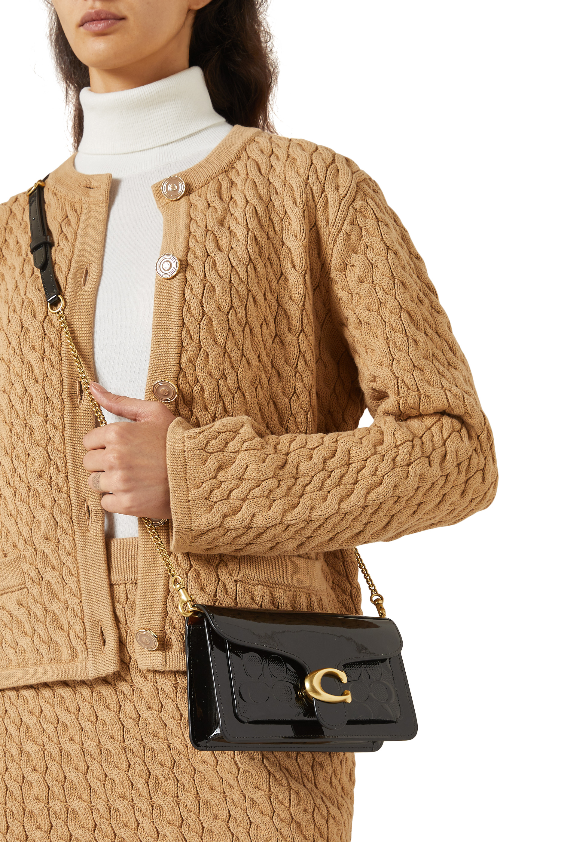 كلاتش تابي جلد لامع بنقشة شعار الماركة