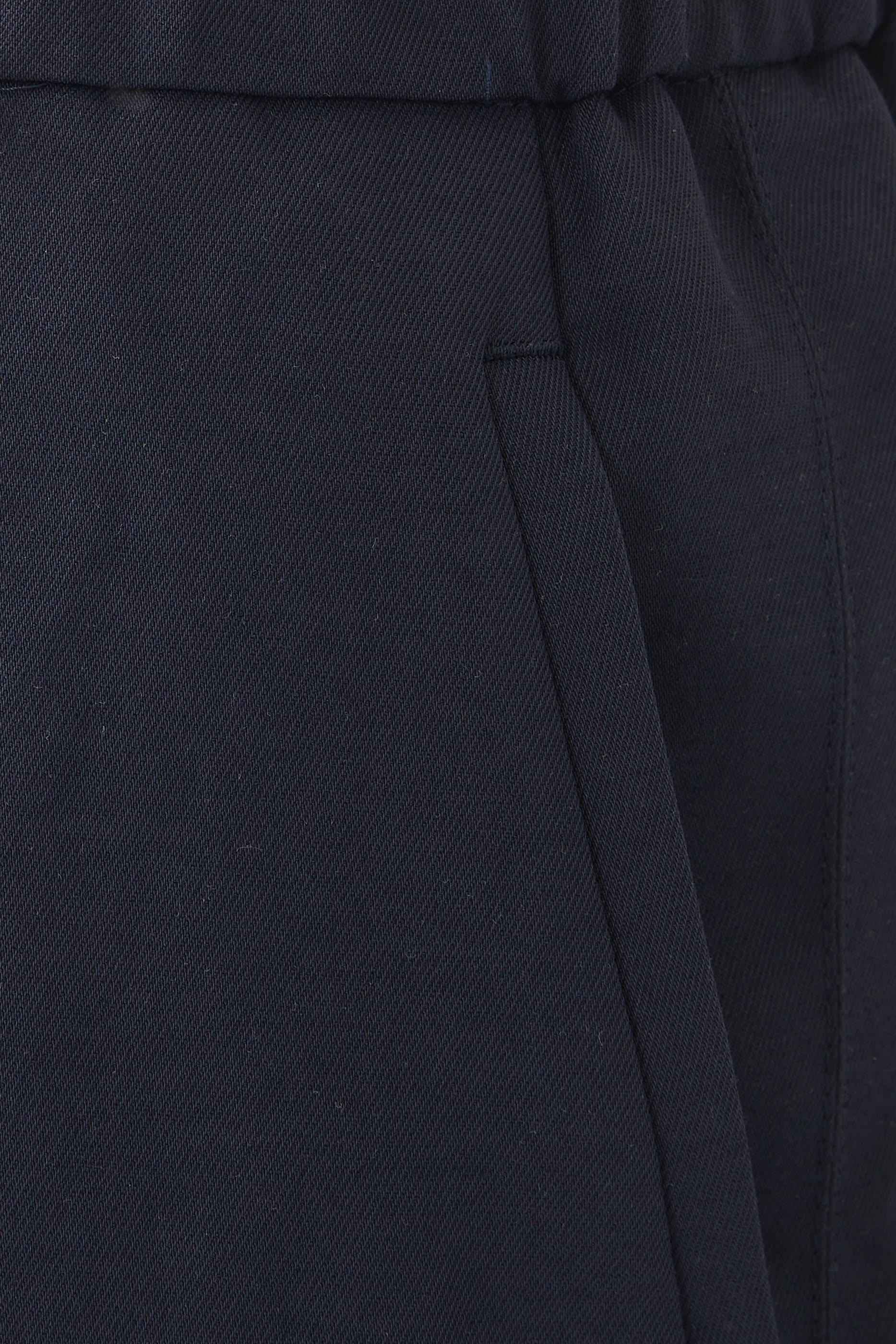 بنطال رياضي مريح للسفر