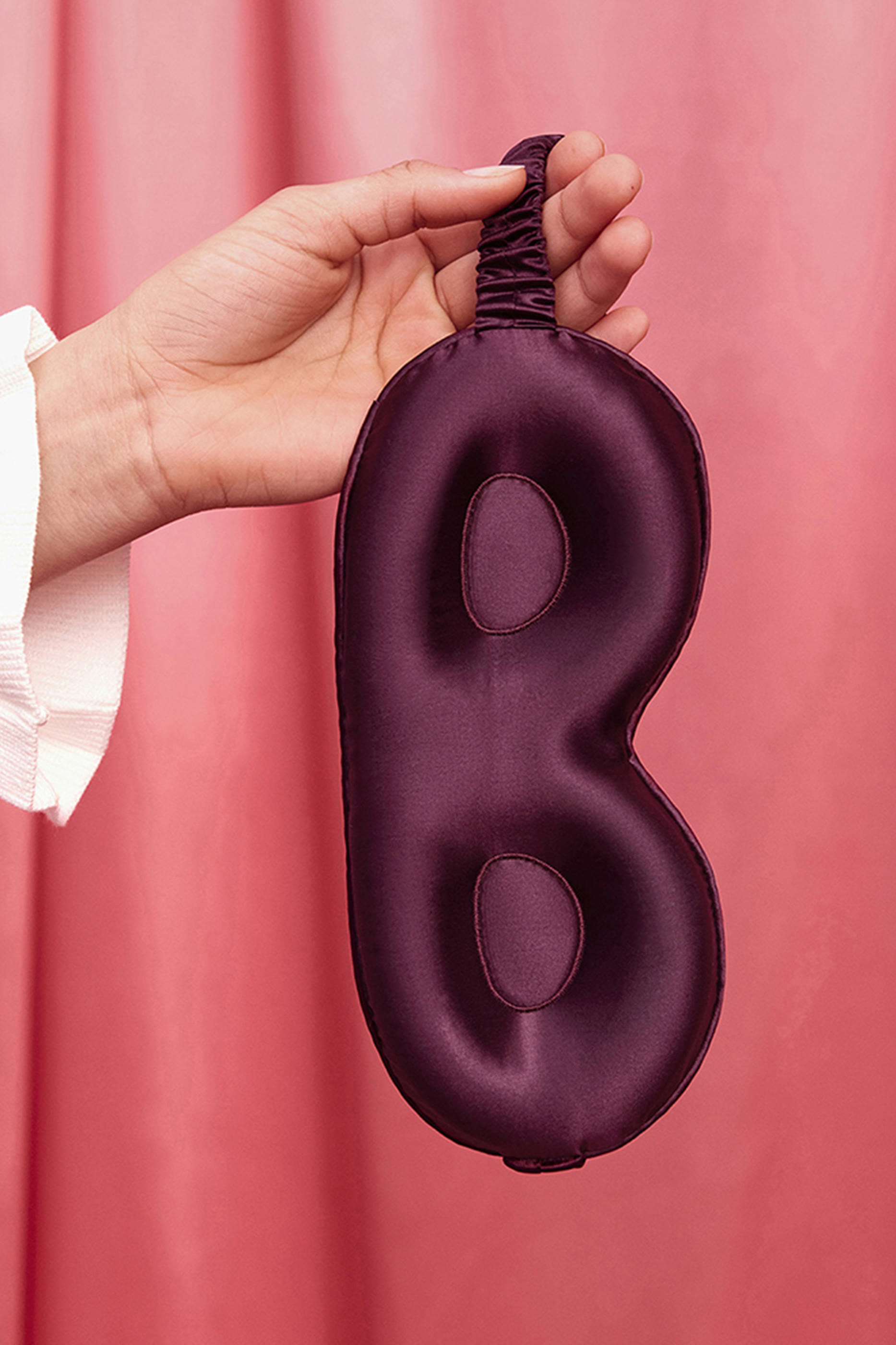 قناع للنوم بلون قرمزي