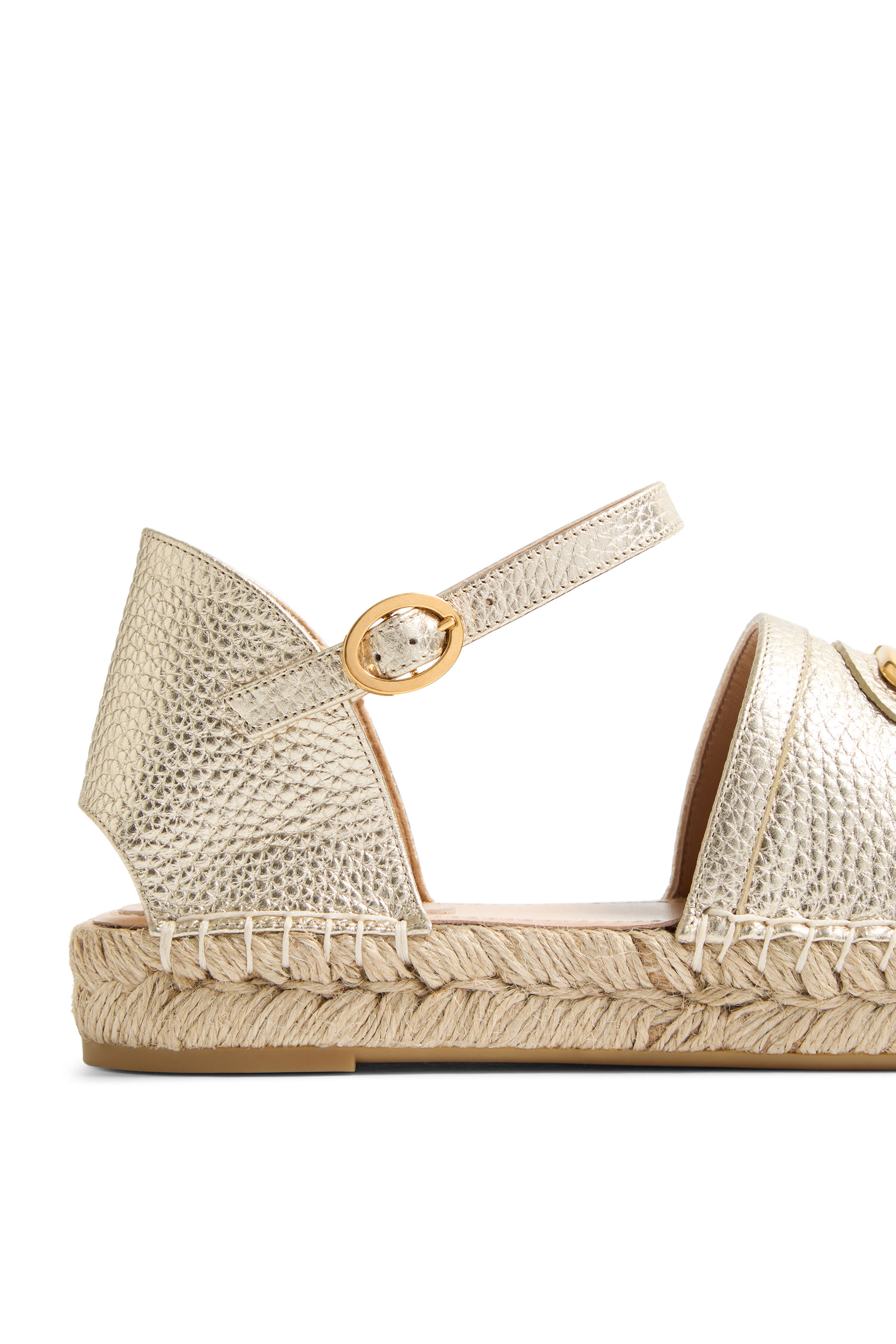 حذاء بالرينا بشعار الماركة