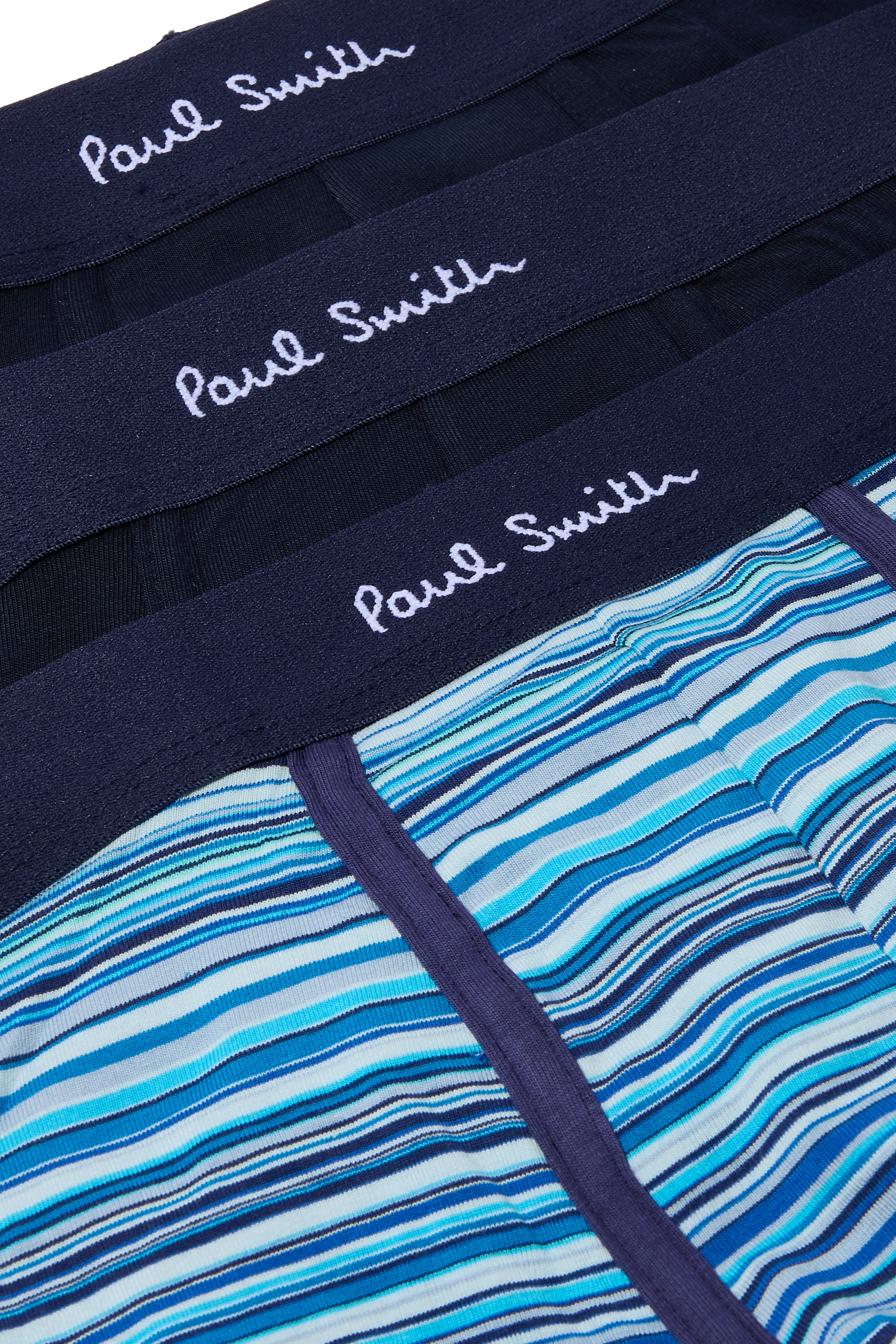 طقم بوكسر أحدها بنقشة خطوط مميزة للماركة، 3 قطع