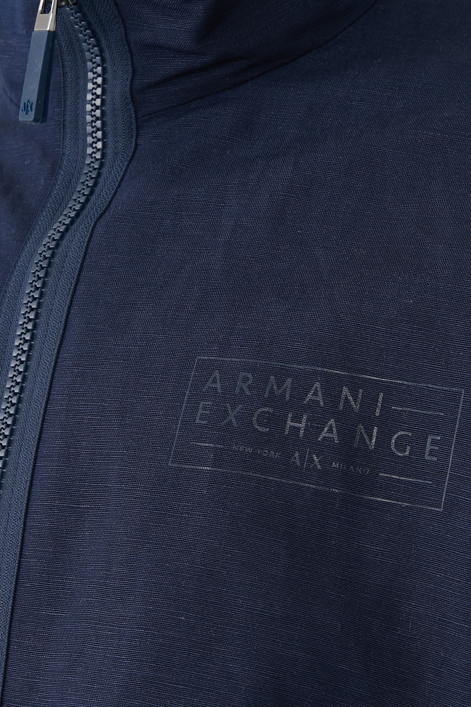 جاكيت ميتا نيتشر بشعار الماركة