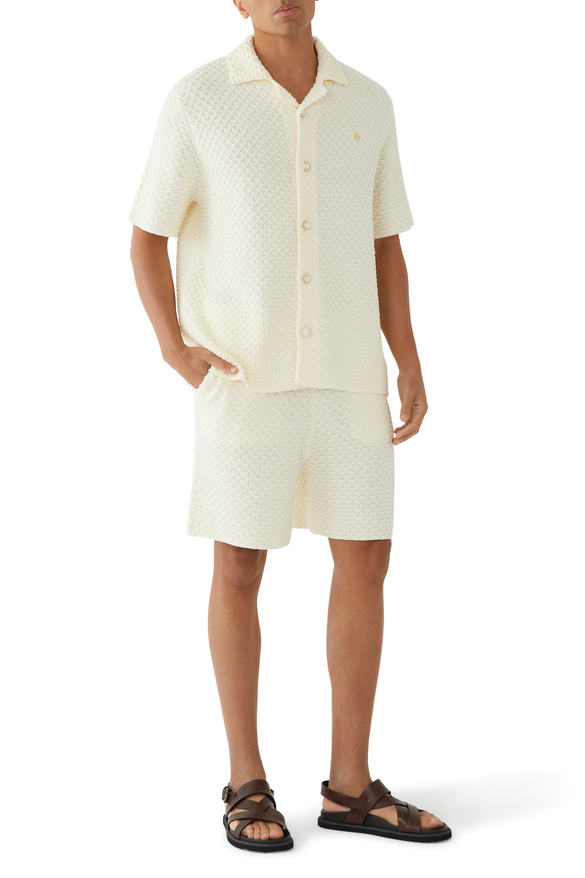 شورت برمودا برقعة بشعار الماركة