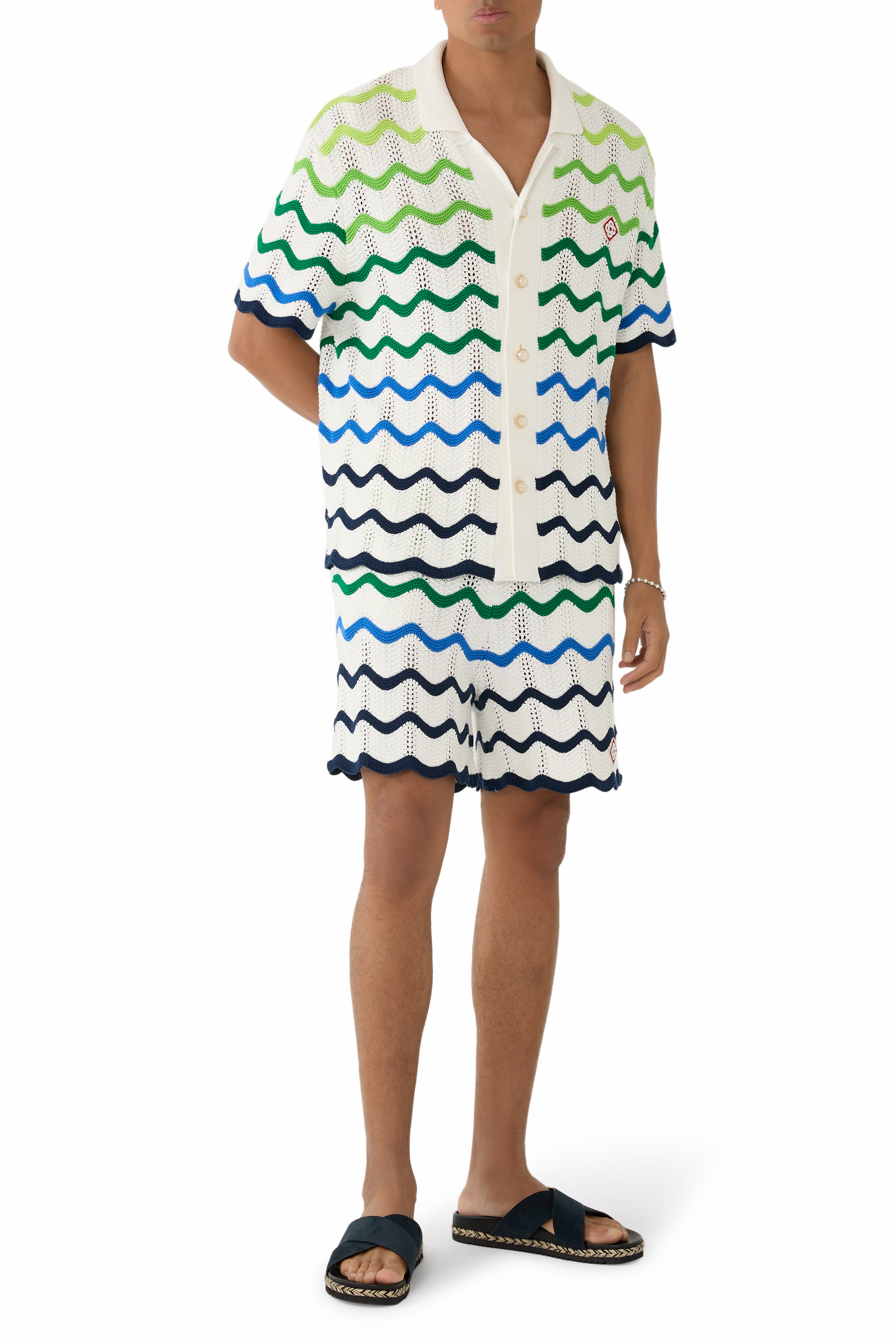 قميص منسوج بتصميم متموج بأكمام قصيرة