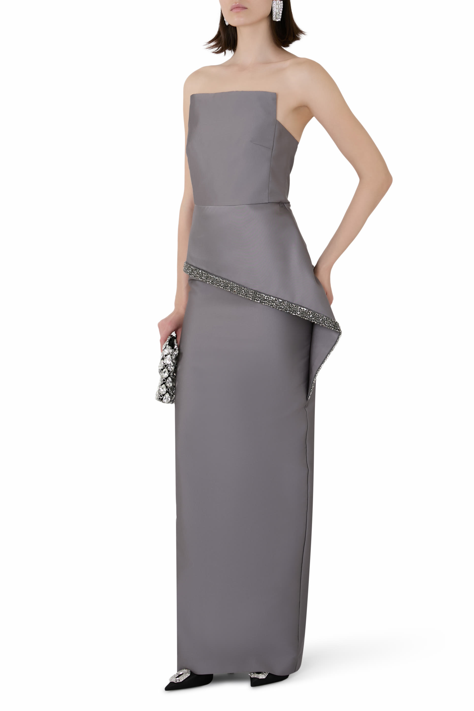 فستان سهرة بياقة مربعة وحافة جرس تفتا