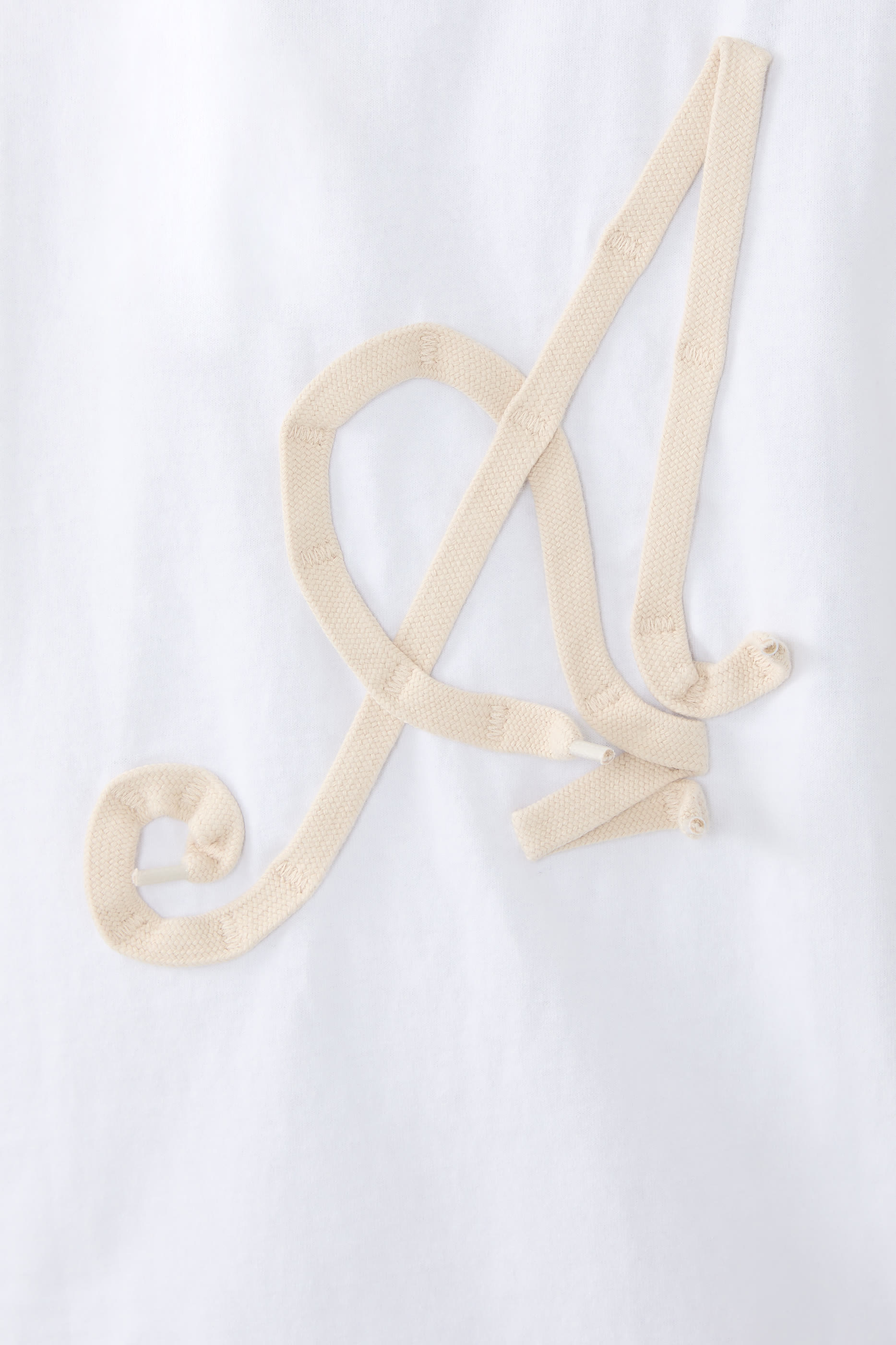 تييشرت بتفاصيل رباط