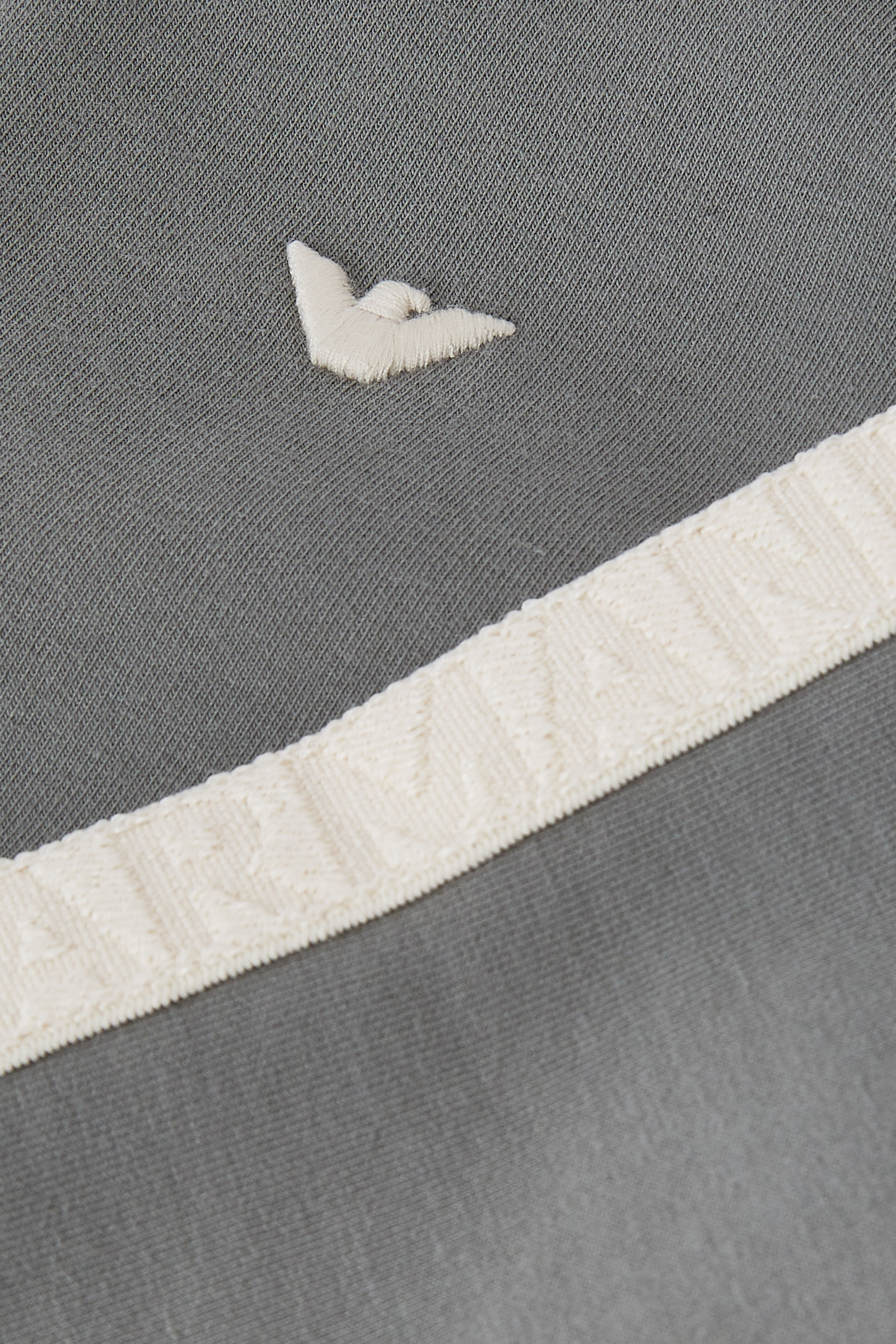 بدلة ياضية بشريط يشعار الماركة للأطفال