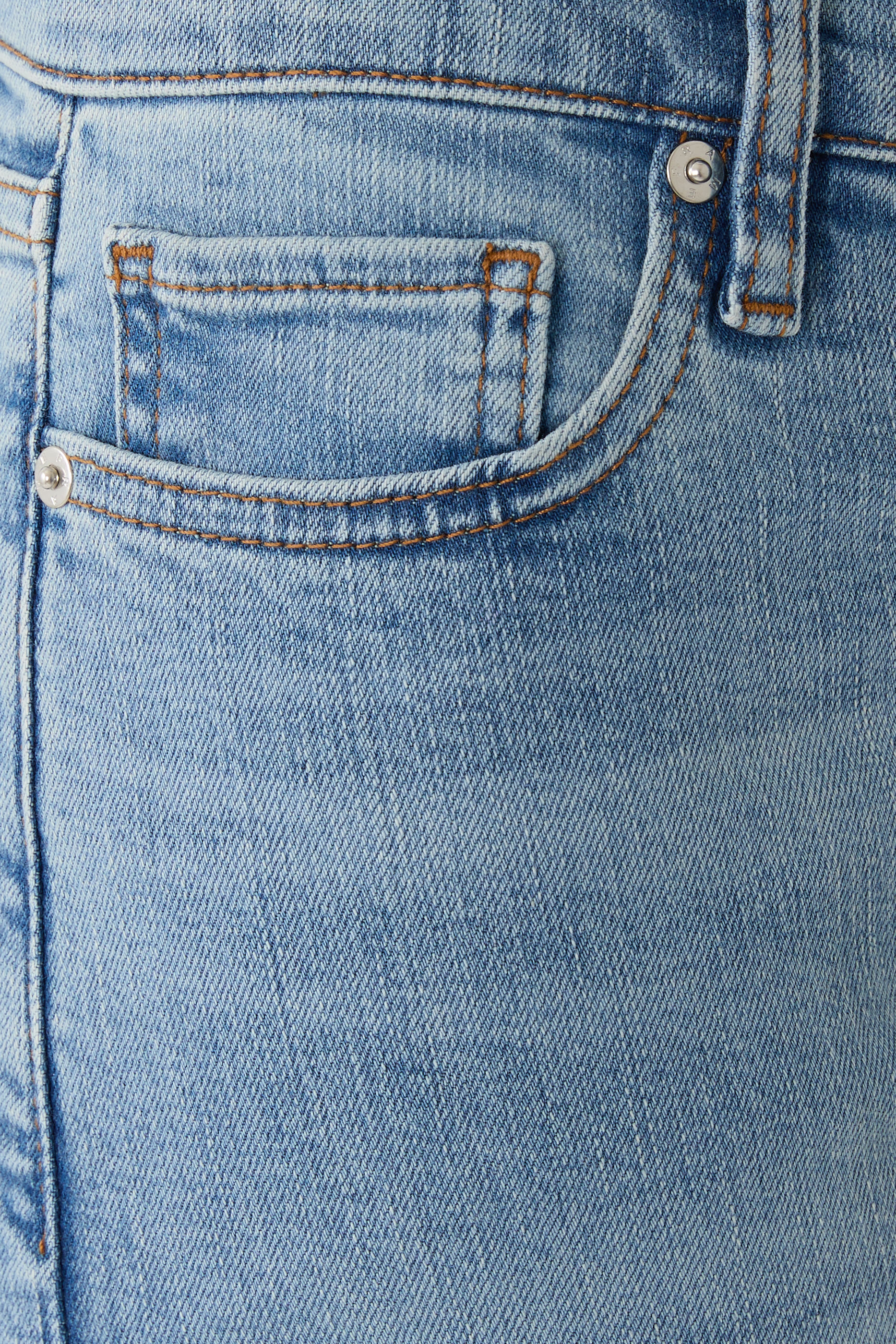 بنطال بالازو بقصة ضيقة