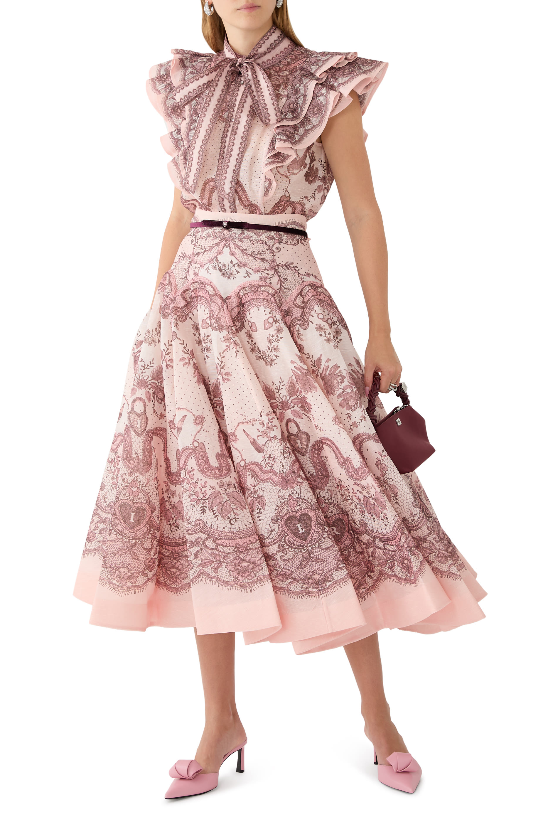 بلوزة كراش بقصة ضيقة بكشكش