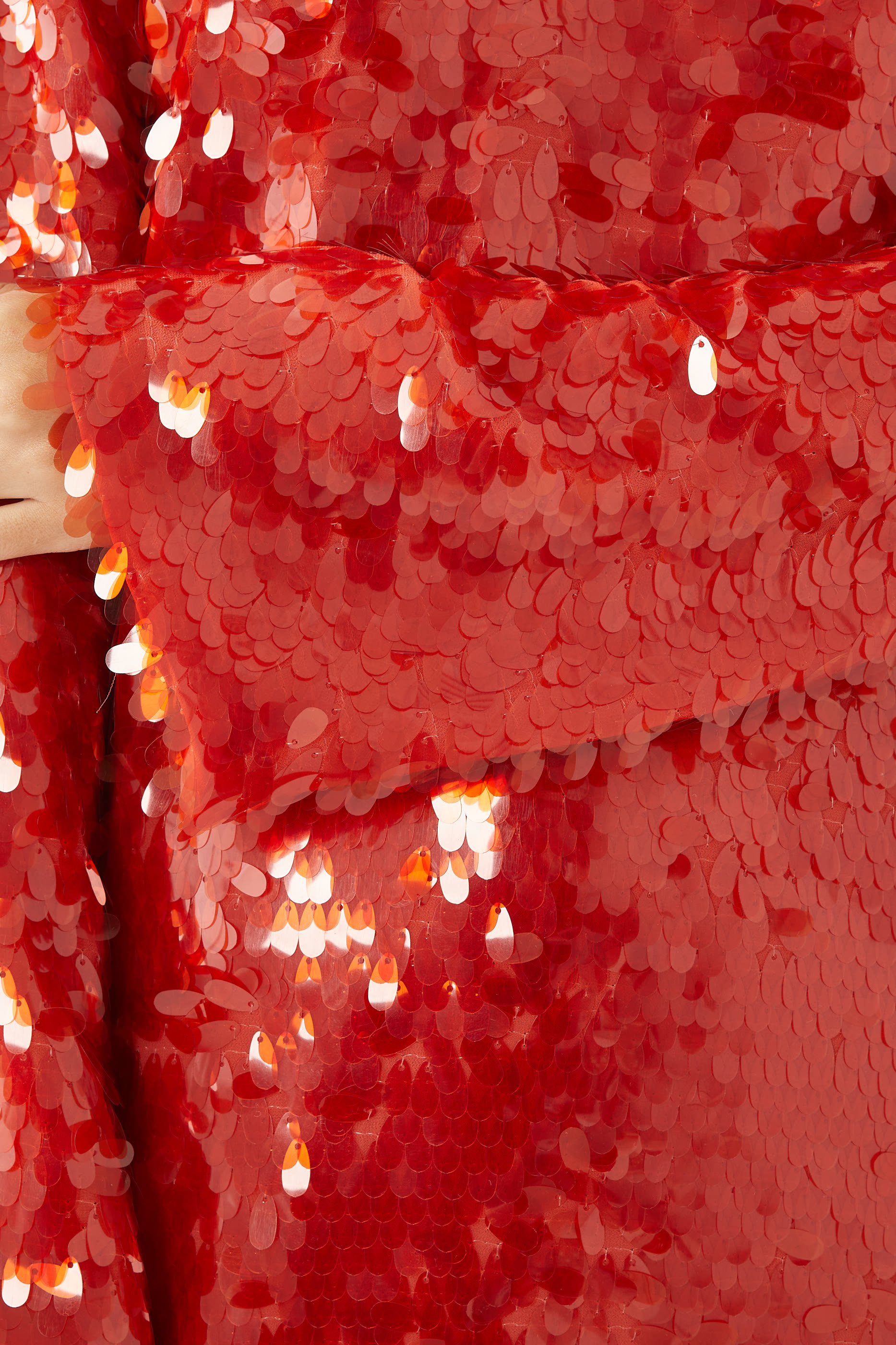 فستان سهرة جيني بأكمام طويلة وترتر