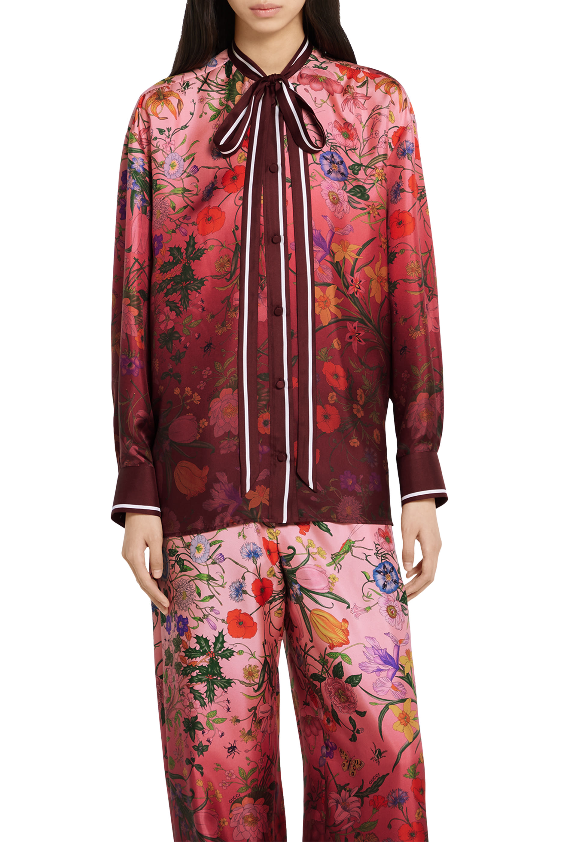 قميص بفيونكة عند العنق ونقشة حرير