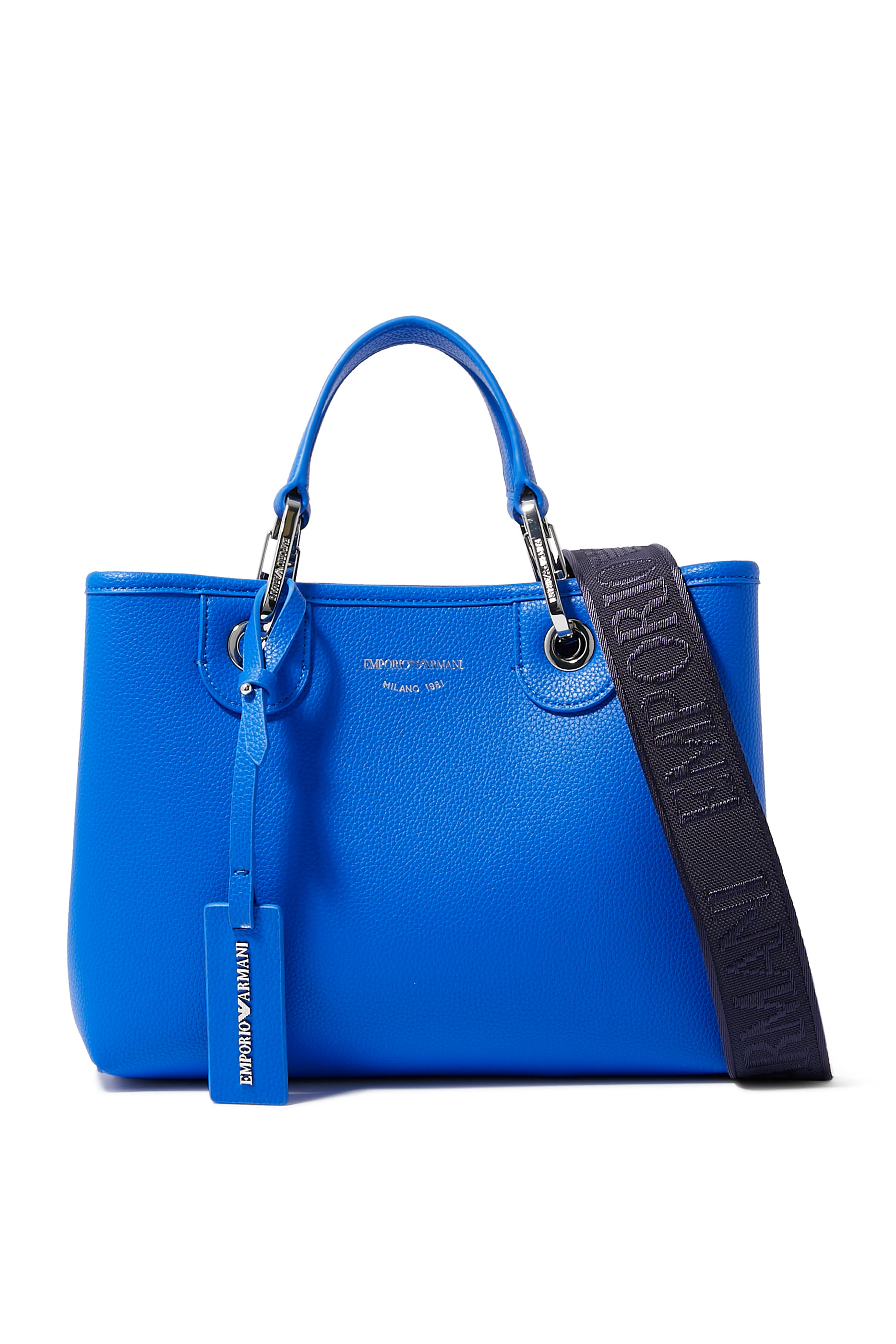 حقيبة يد مزينة بشعار الماركة