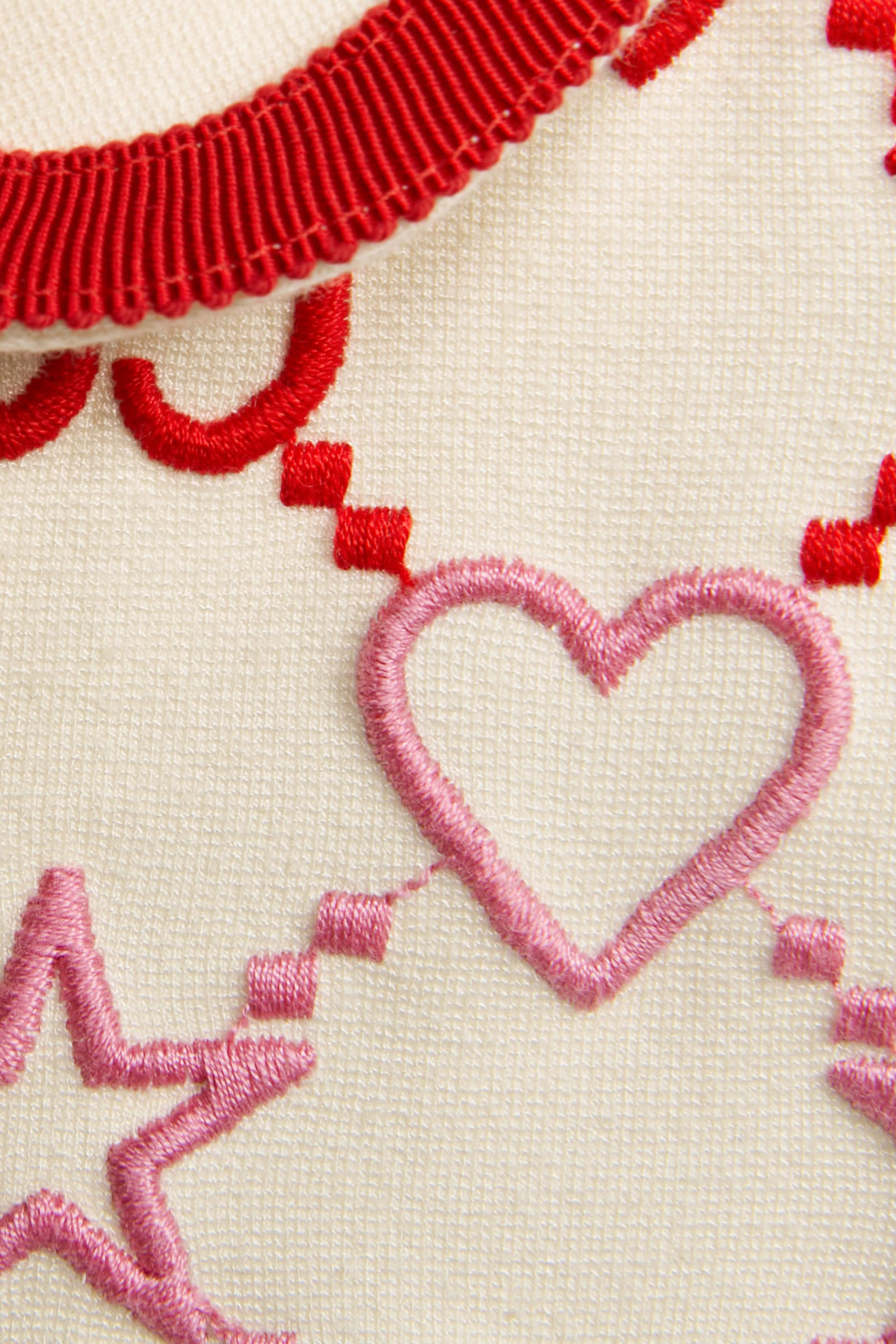 فستان فيسكوز للأطفال بنقشة قلب وحروف الماركة