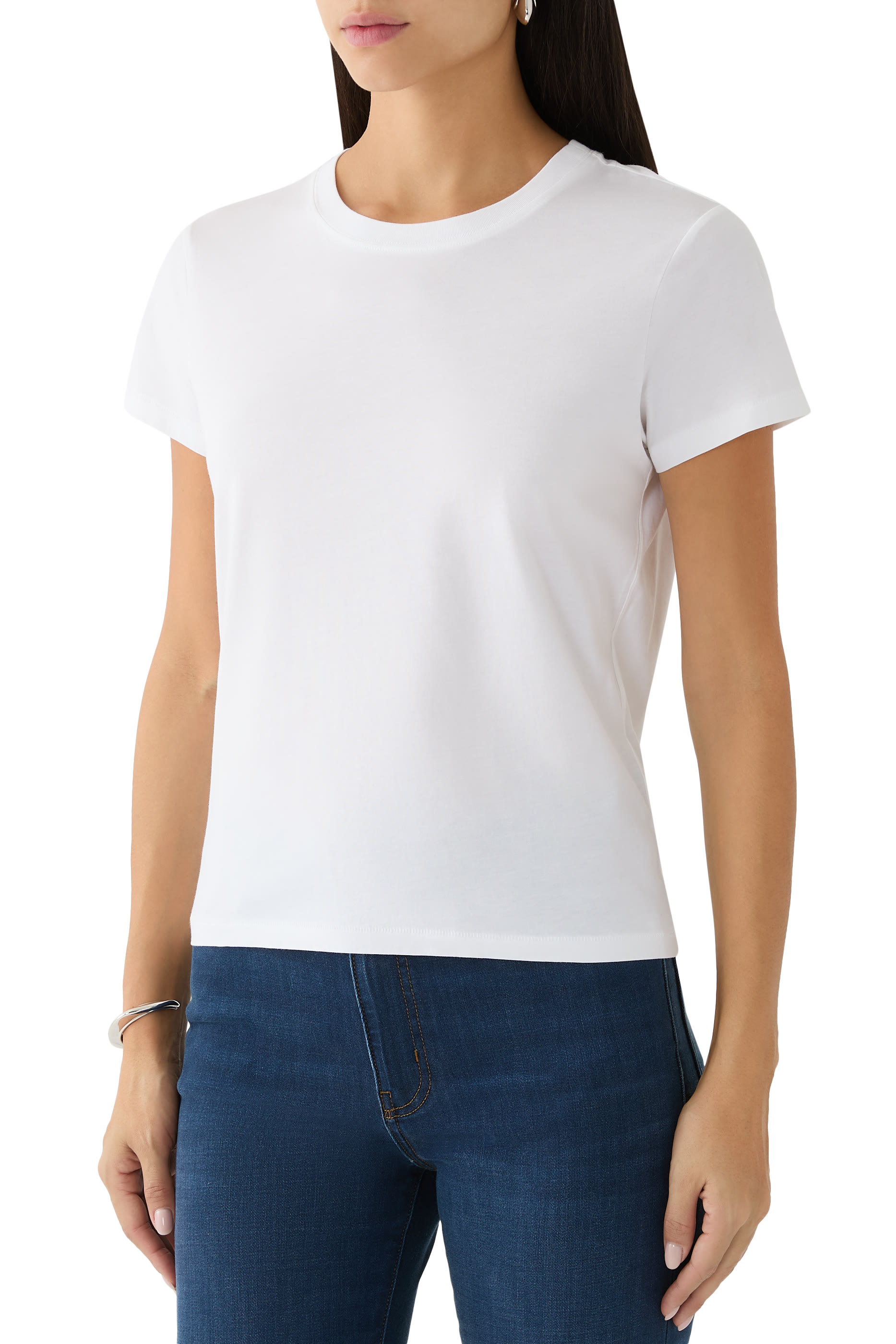 تيشيرت بقصة ضيقة 