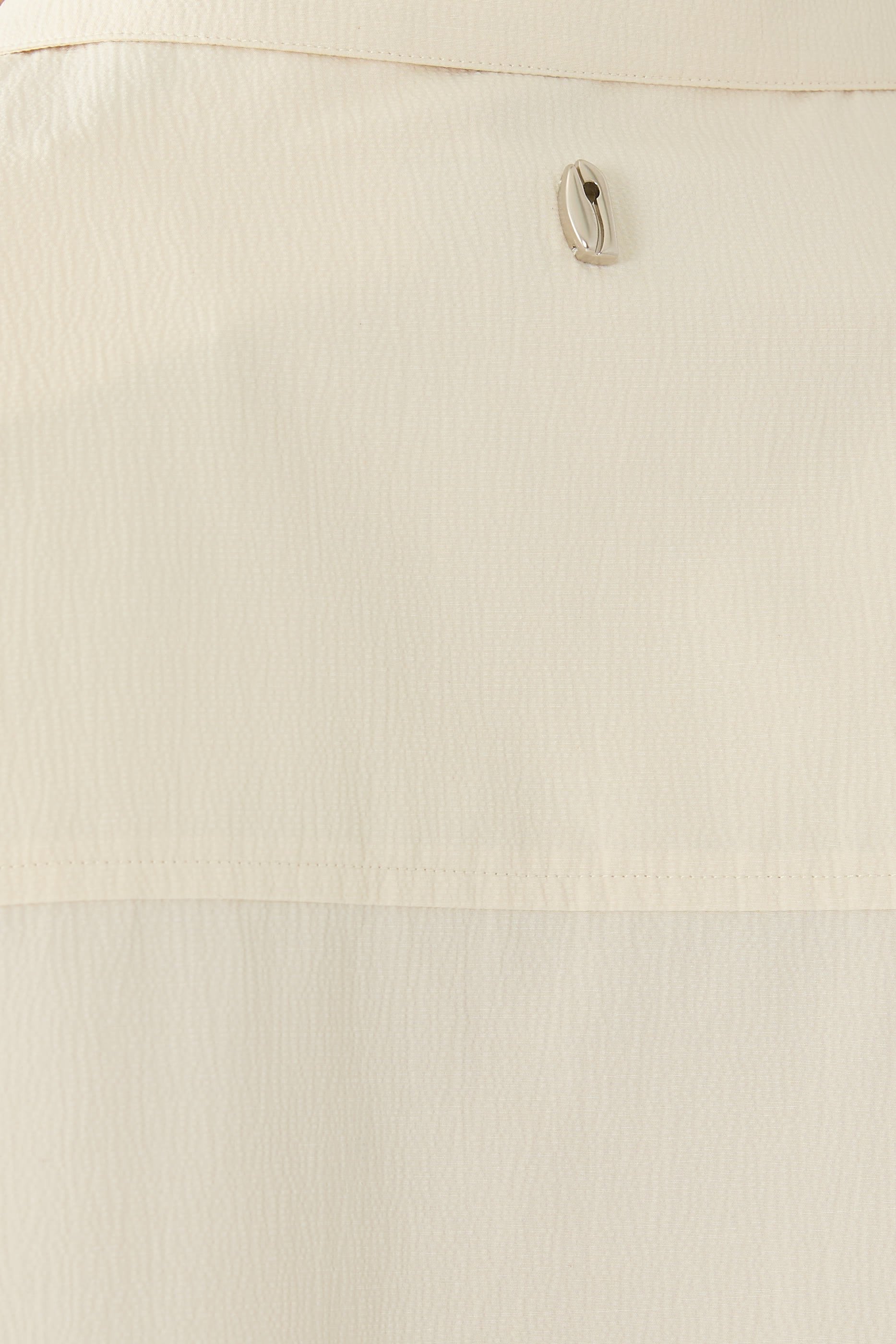 قميص بأكمام قصيرة وياقة مفتوحة