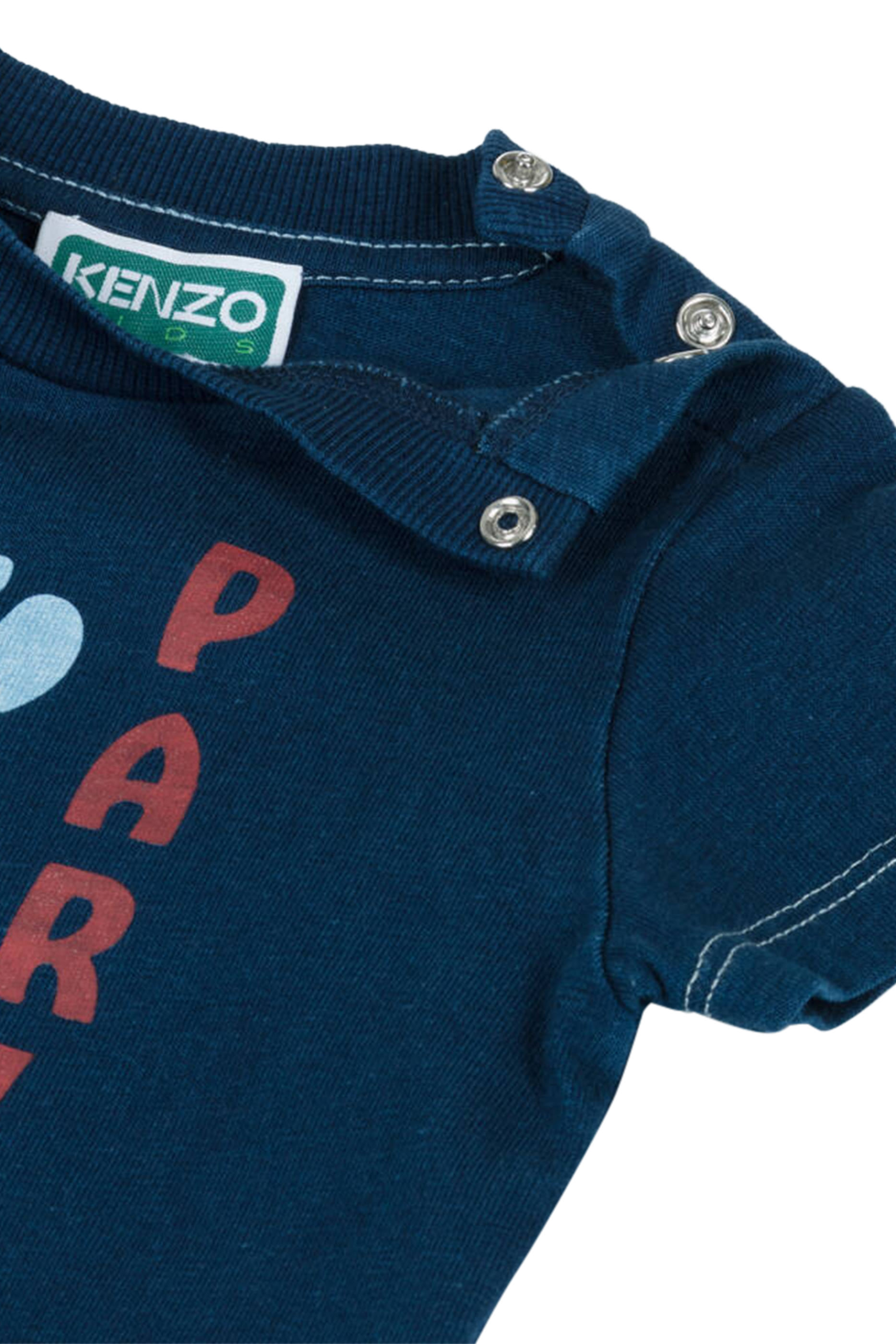 تيشيرت بشعار الماركة للأطفال