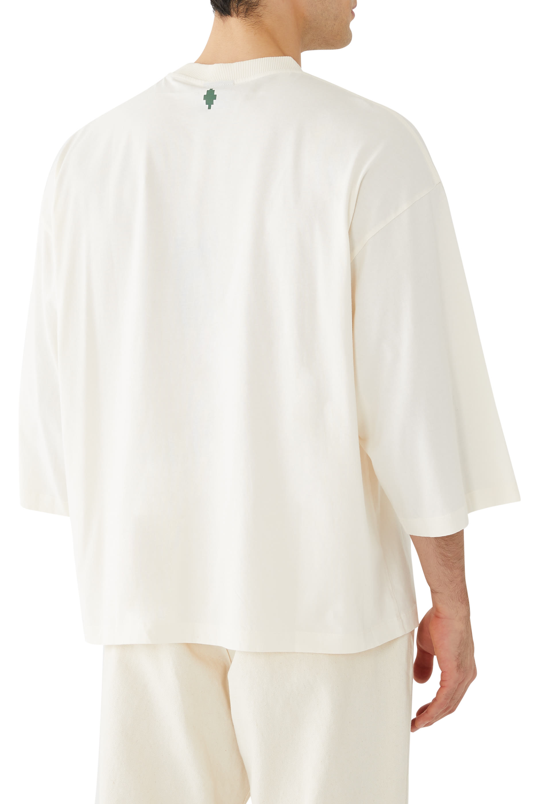 تيشيرت بأكمام قصيرة