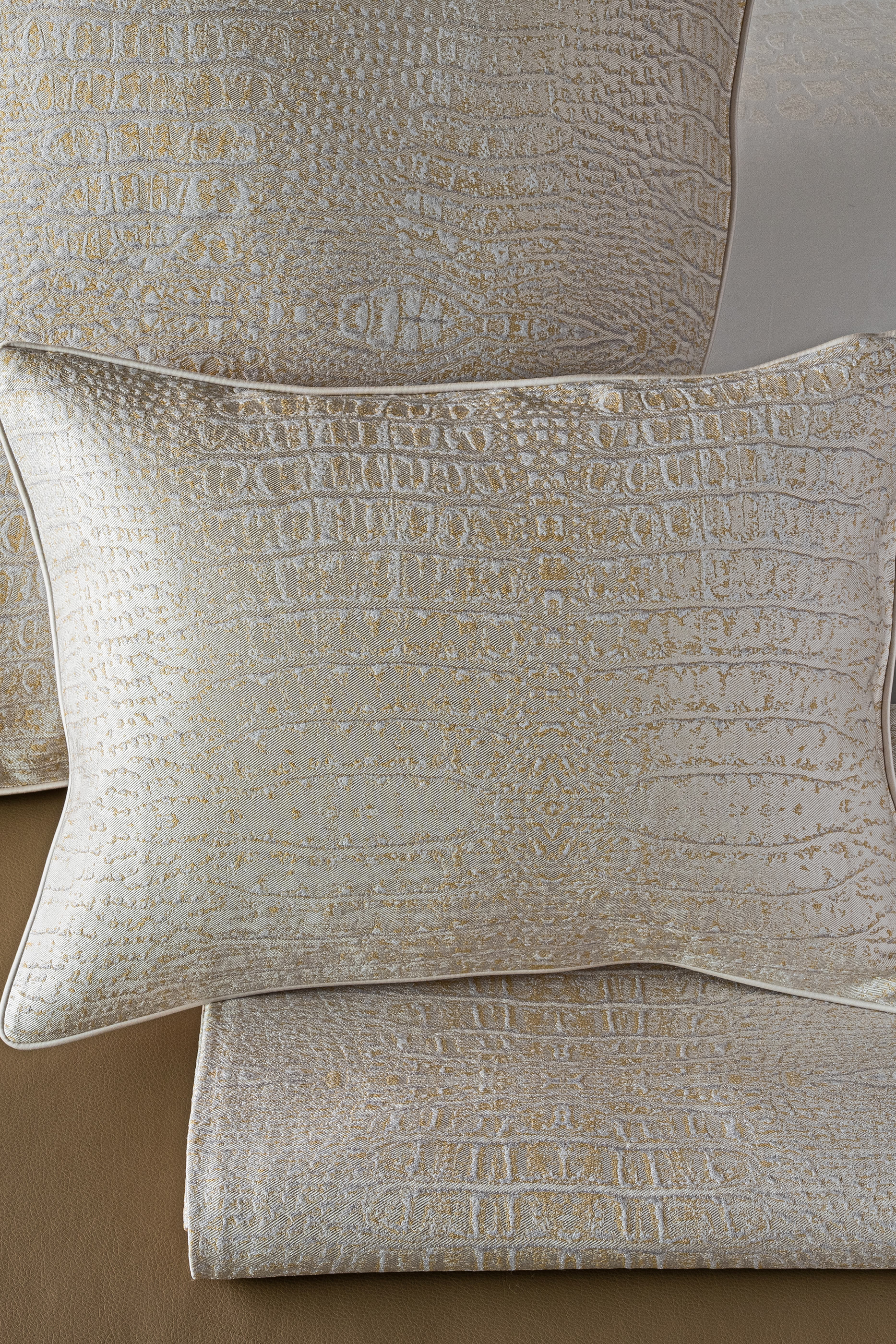 غطاء سرير لوكس بنقشة جلد السحلية