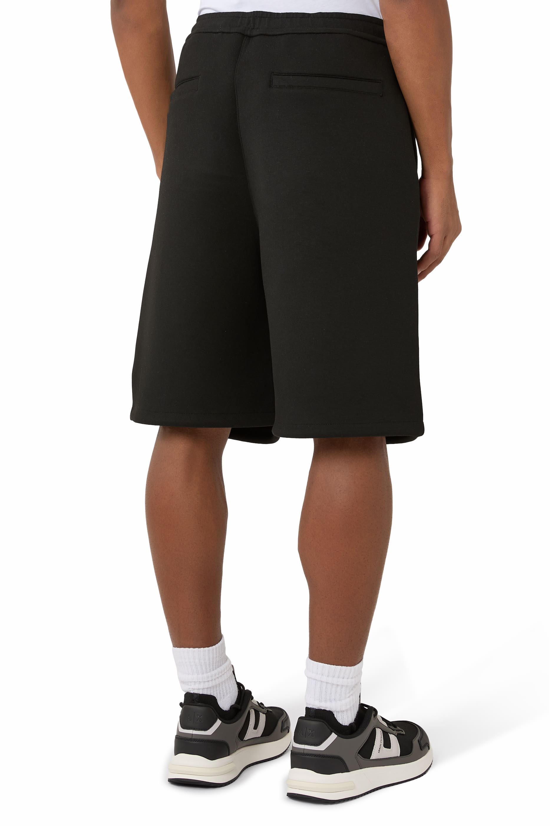 شورت رياضي بشعار الماركة